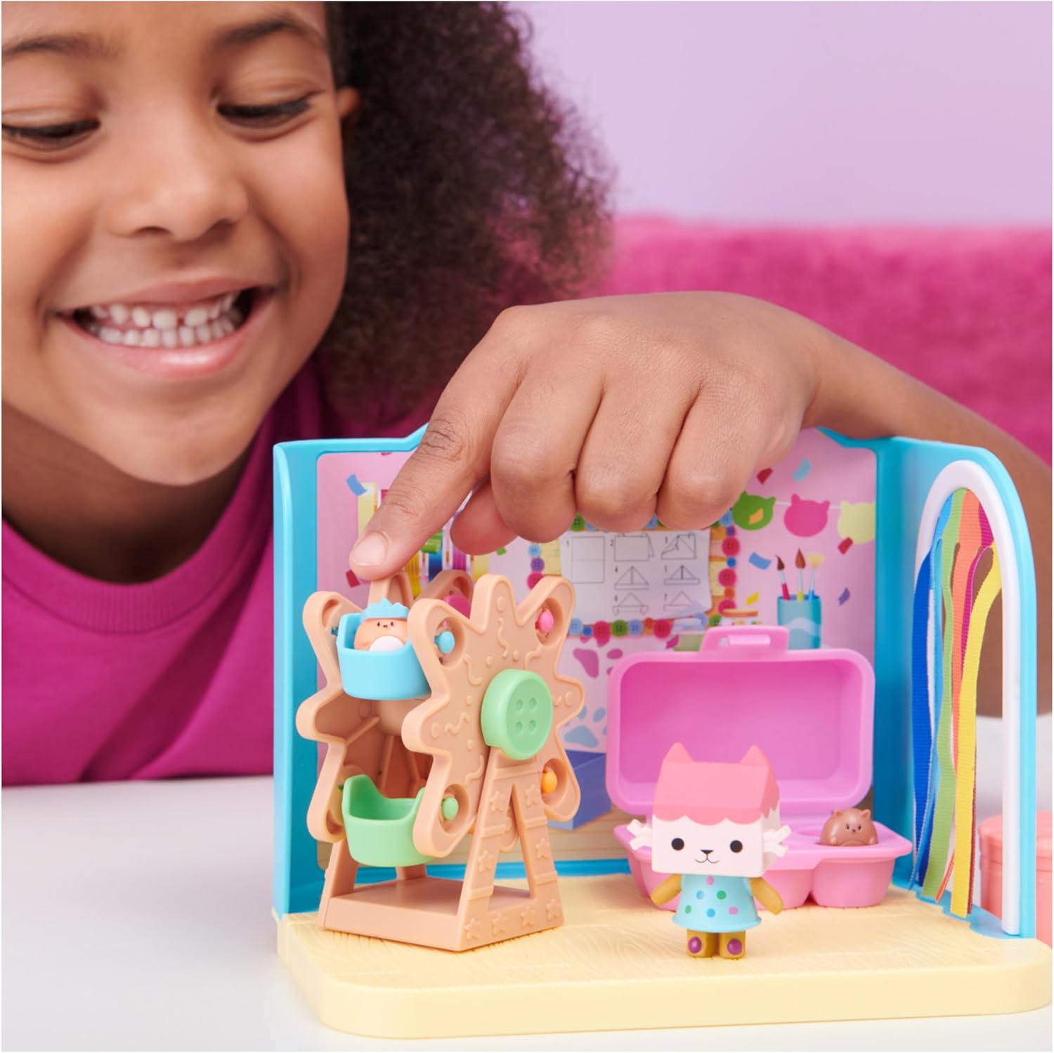 Detalle de DreamWorks Gabby’s Dollhouse Baby Box craft room