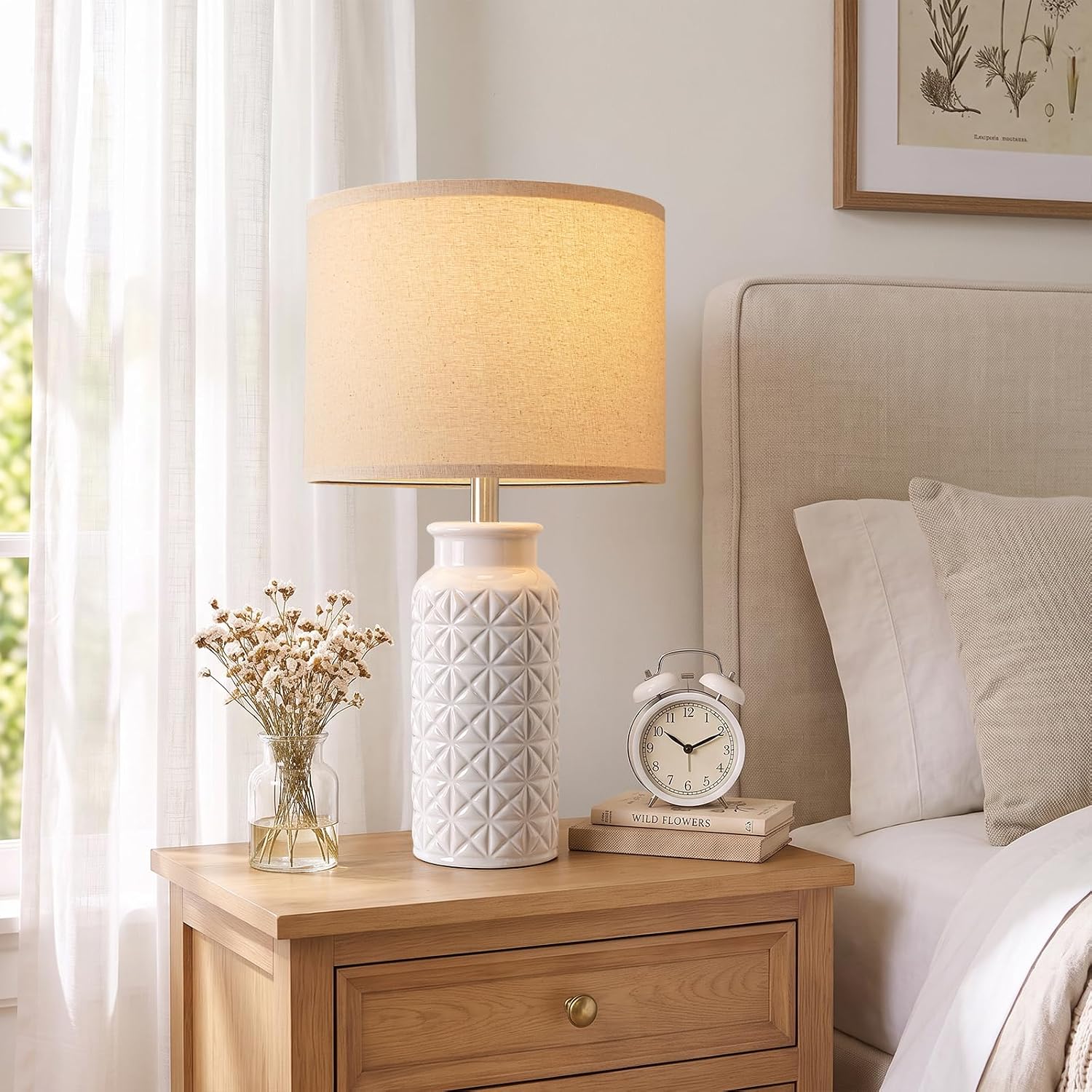 Detalle de Innqoo 22.6-Inch Ceramic Table Lamps, Set of 2, White Linen Shades