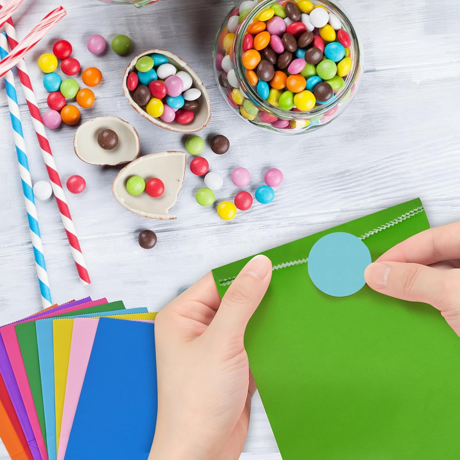 Thumbnail 3 de HAMOHTE Papiertüten Bunt – 20 bunte Kraftpapier-Geschenktüten mit 60 Aufklebern (13 × 8 × 24 cm)
