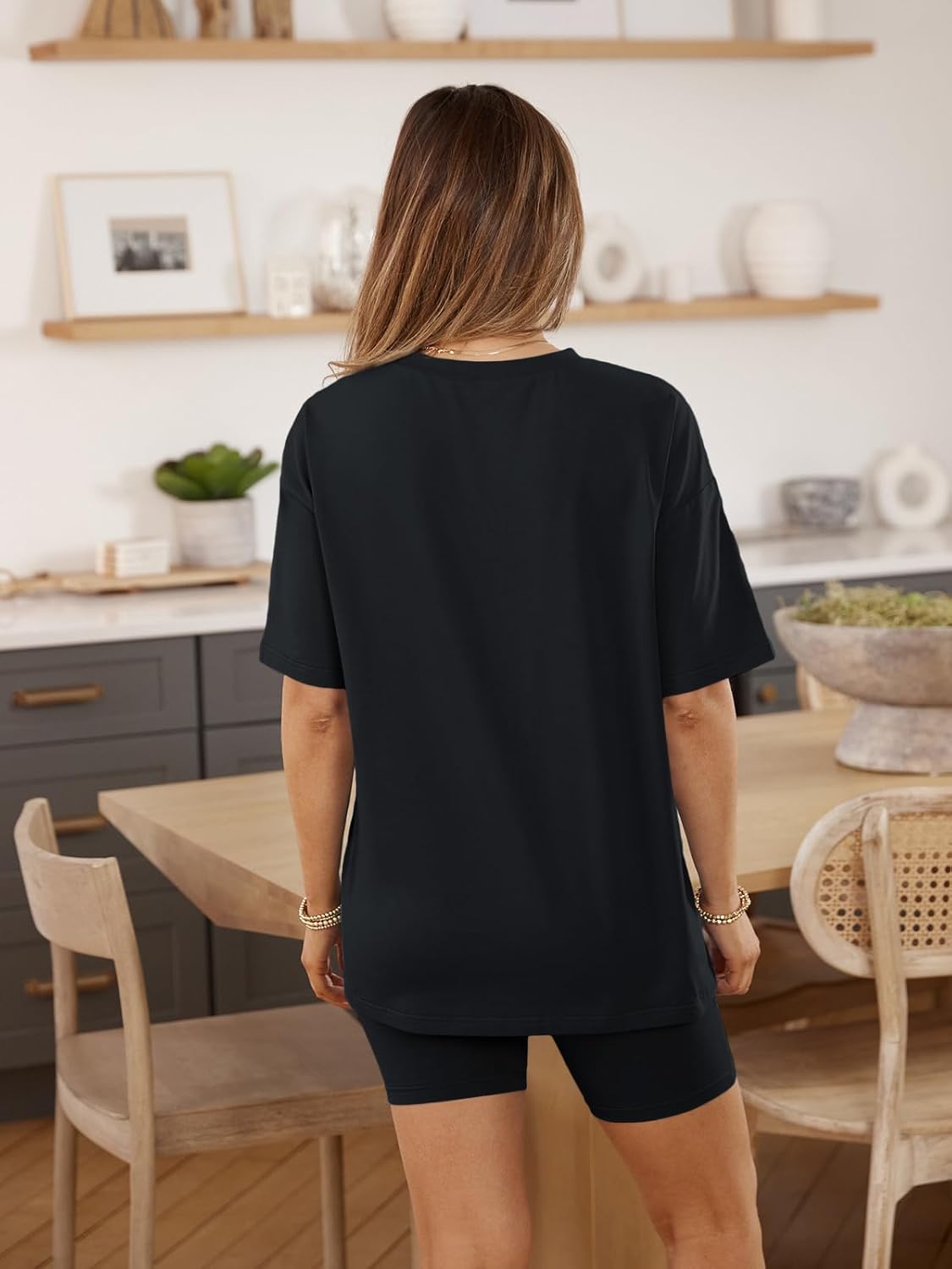 Thumbnail 4 de AUTOMET Women’s 2-Piece Summer Lounge Set (Oversized T-Shirt & Biker Shorts)