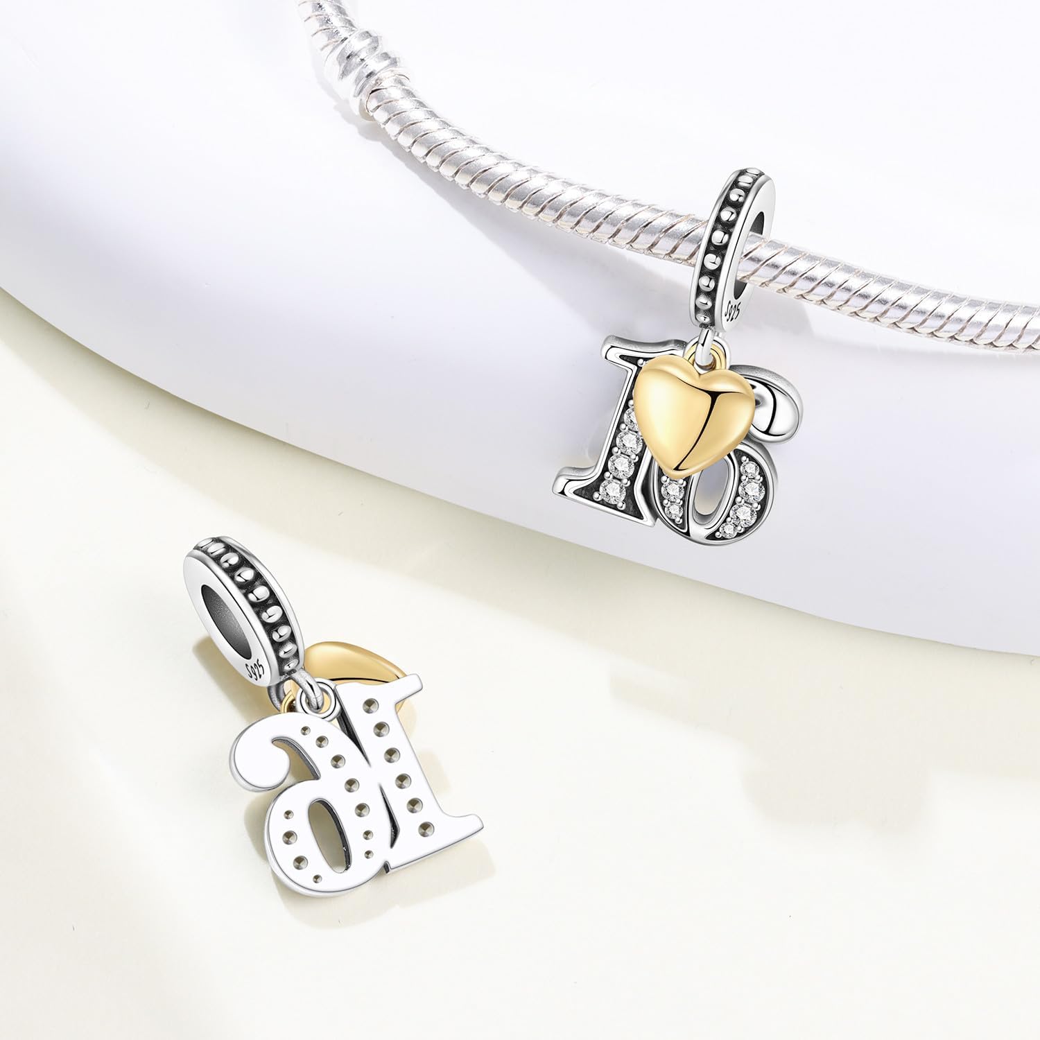 Thumbnail 1 de PANPOKI Zahl Charm für Armband & Halskette – Silber 925 mit Zirkon & 18K Goldherz
