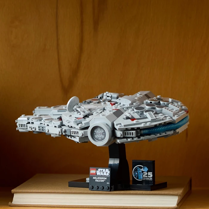 Detalle de LEGO Star Wars Millennium Falke 75375 – detailgetreuer UCS-Style Nachbau für erwachsene Sammler