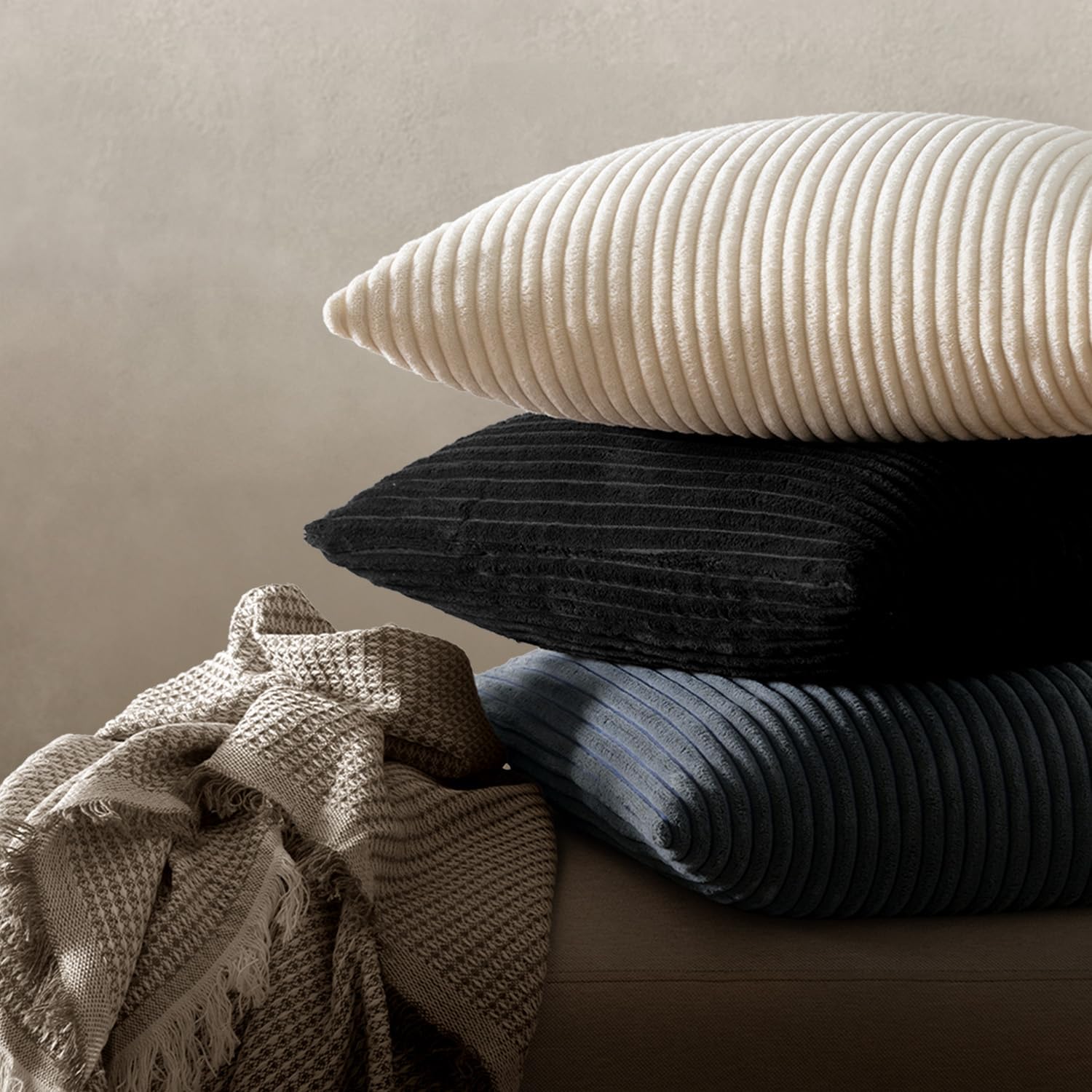 Detalle de MIULEE 2er Set Kissenbezüge Kord – 50x50 cm, Grau, versteckter Reißverschluss