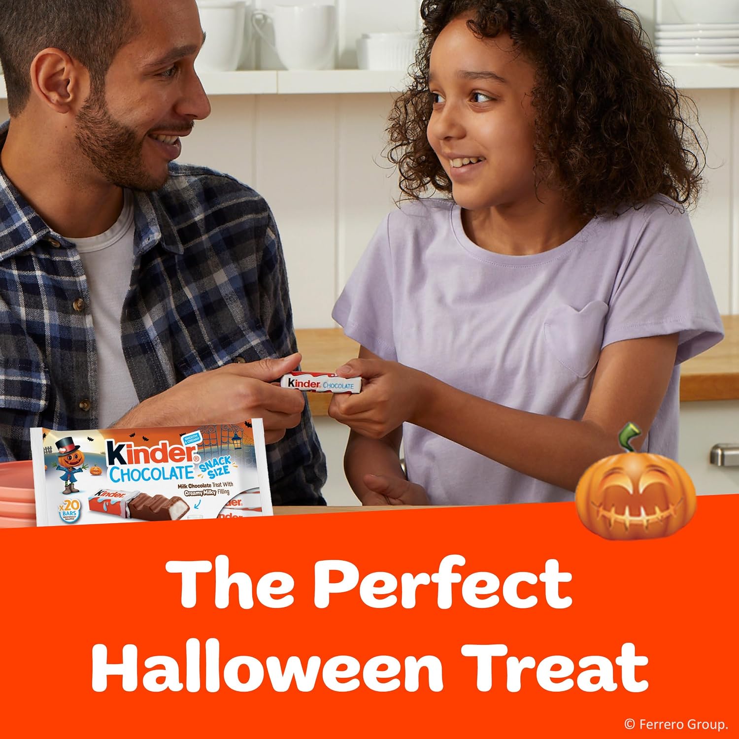 Detalle de Kinder Chocolate Halloween Candy, 20 Individually Wrapped Bars with Creamy Milk Filling