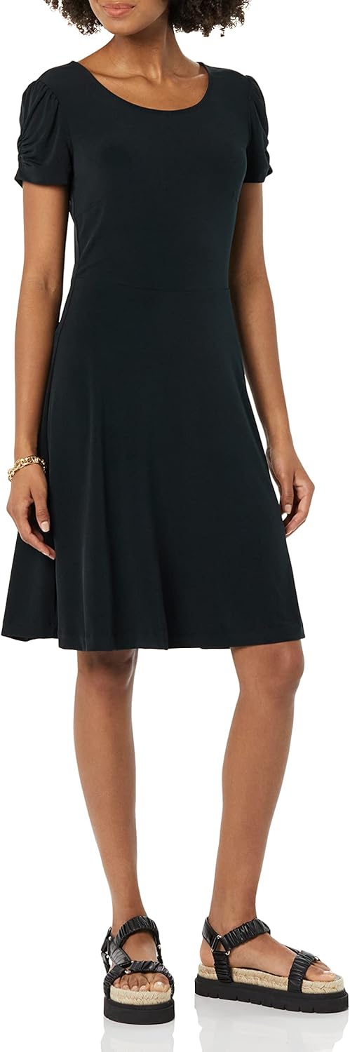 Thumbnail 4 de Amazon Essentials Women’s Gathered Short-Sleeve A-Line Floral Dress (Plus Size)