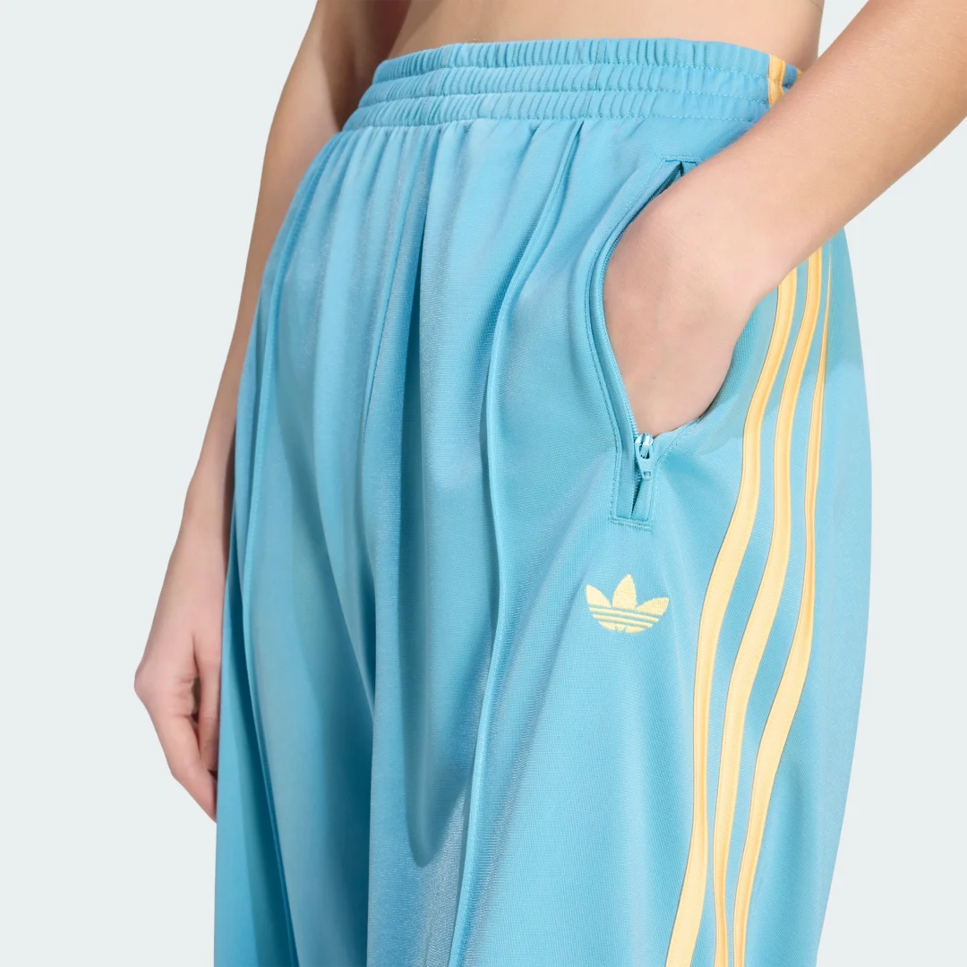 Detalle 2 de Pantalón Firebird Loose de Adidas en color Azul