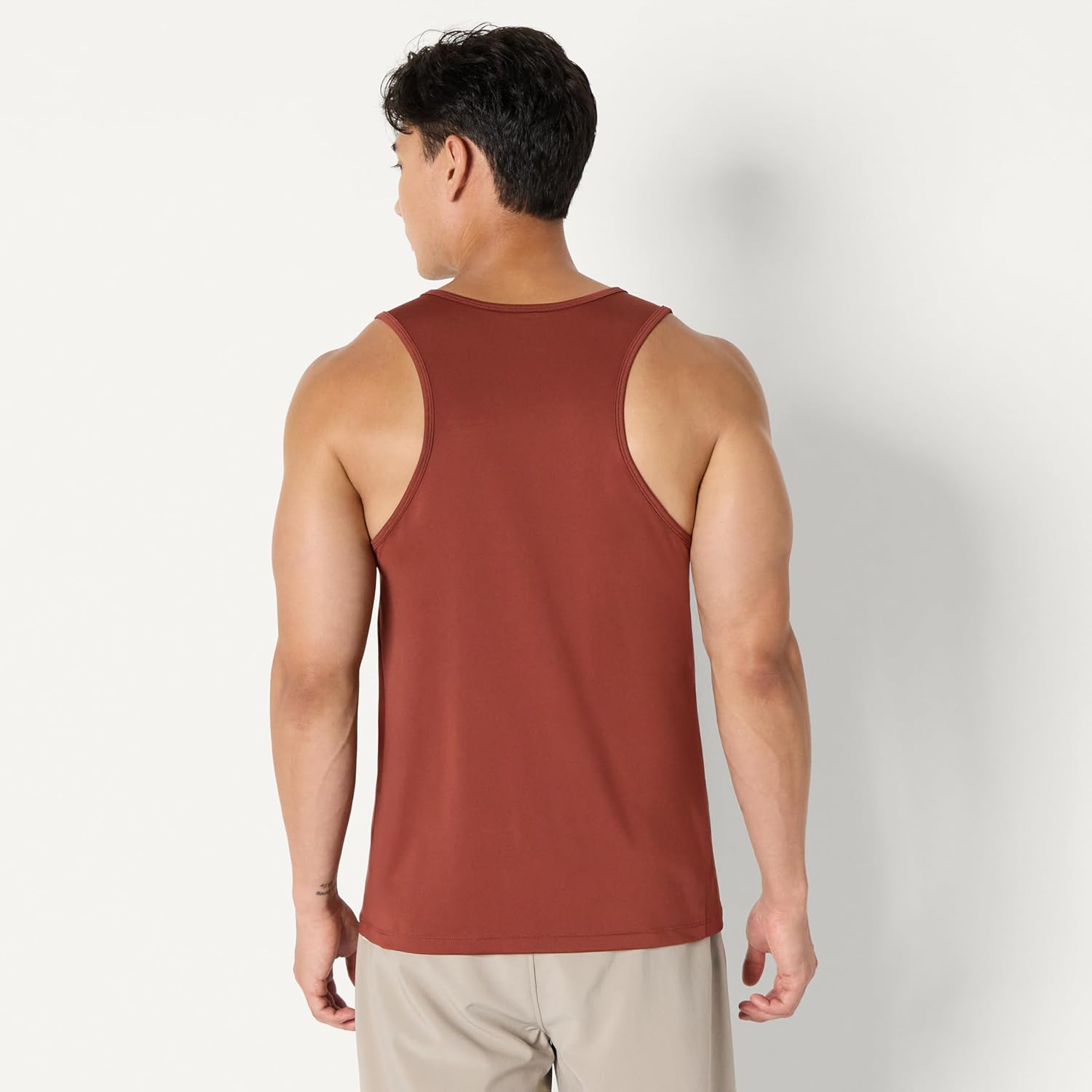Thumbnail 2 de Amazon Essentials Men's Active Quick Dry Tech Stretch Lightweight Gym Tank Top