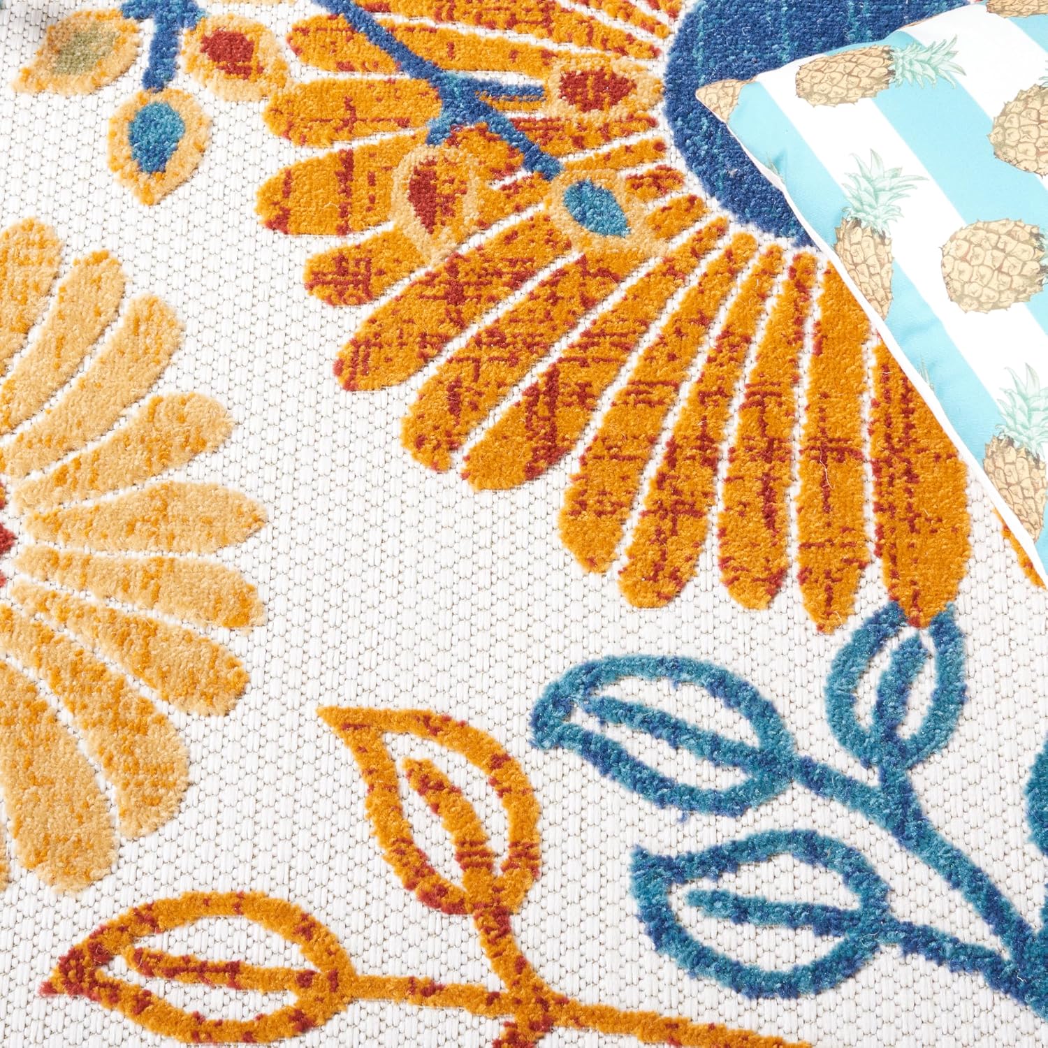 Detalle 1 de SAFAVIEH CBN832A Cabana Floral Runner Rug, 2' x 8', Cream/Red