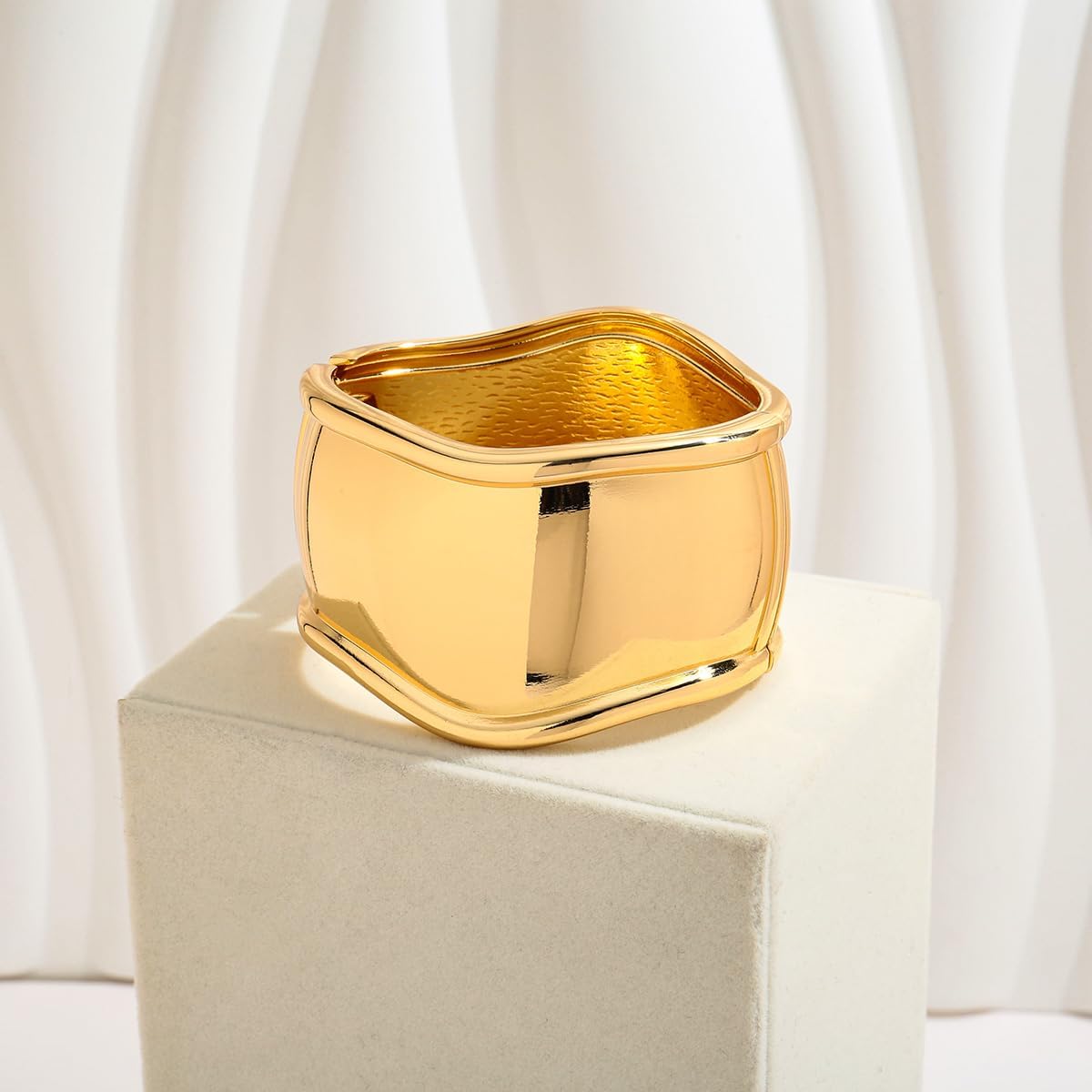 Thumbnail 3 de LILIE&WHITE Damen Gold Armreif Armband – hypoallergen, elegantes Minimal-Design
