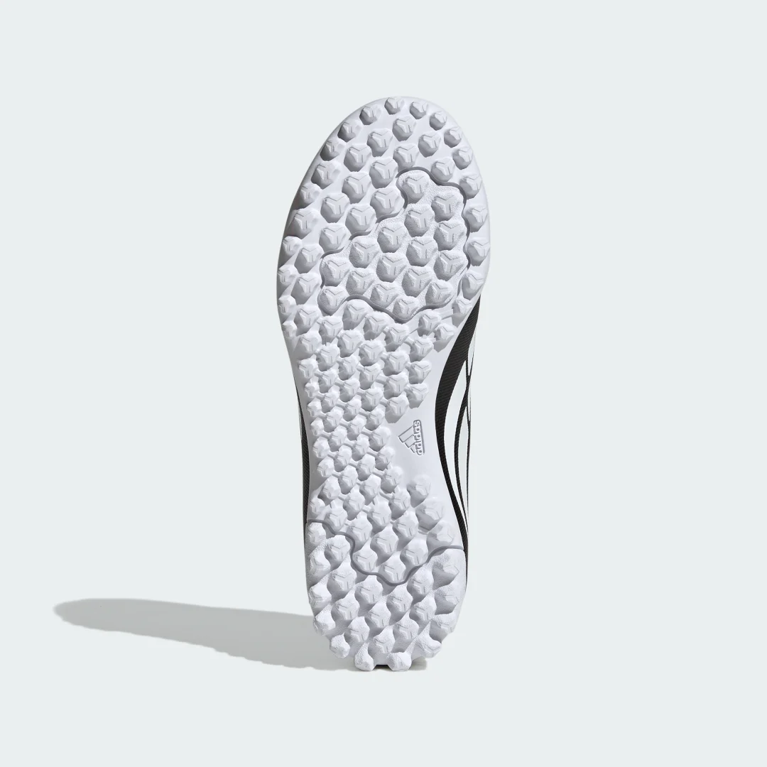 Detalle de Adidas Predator Club, zapatilla de fútbol para moqueta negra