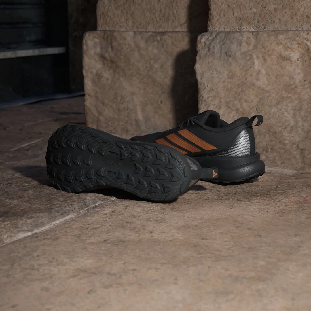 Detalle de Adidas Runfalcon 6 ATR: zancada versátil para entrenamiento y senderos