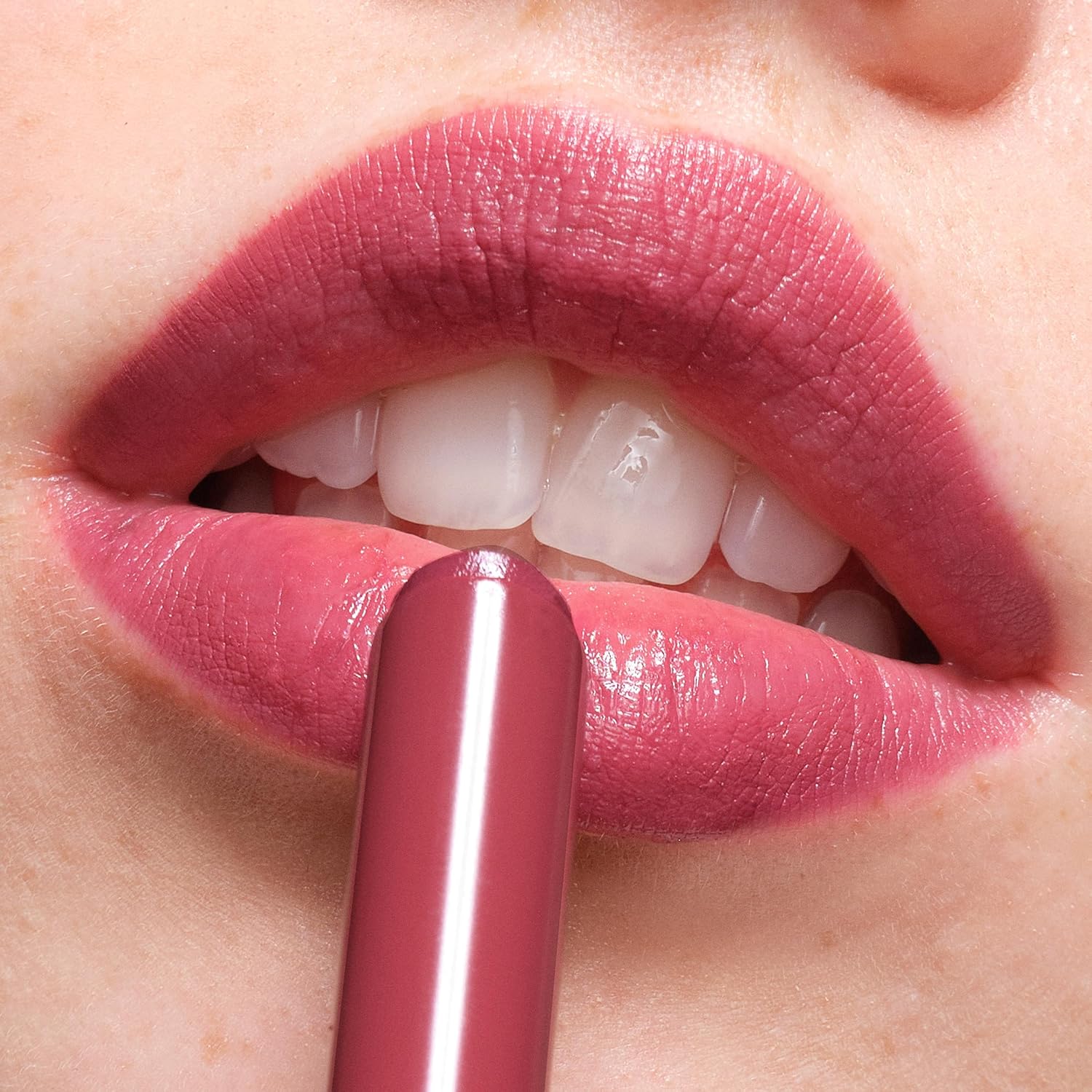 Thumbnail 1 de 3INA MAKEUP The Color Lip Glow 254 – Rosa scuro Nudo: rossetto-gloss modulabile e idratante