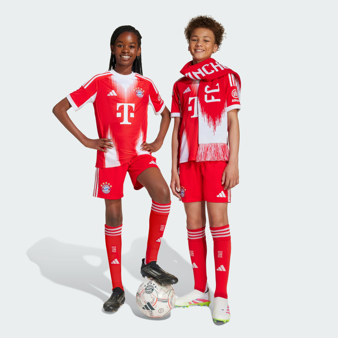 Detalle de Pantalón corto primera equipación FC Bayern 25/26 de Adidas