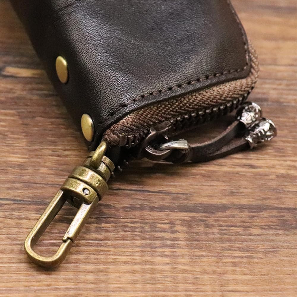 Detalle 2 de MiOYOOW Leather Zipper Coin Pouch – Medieval-inspired Red Mini Organizer