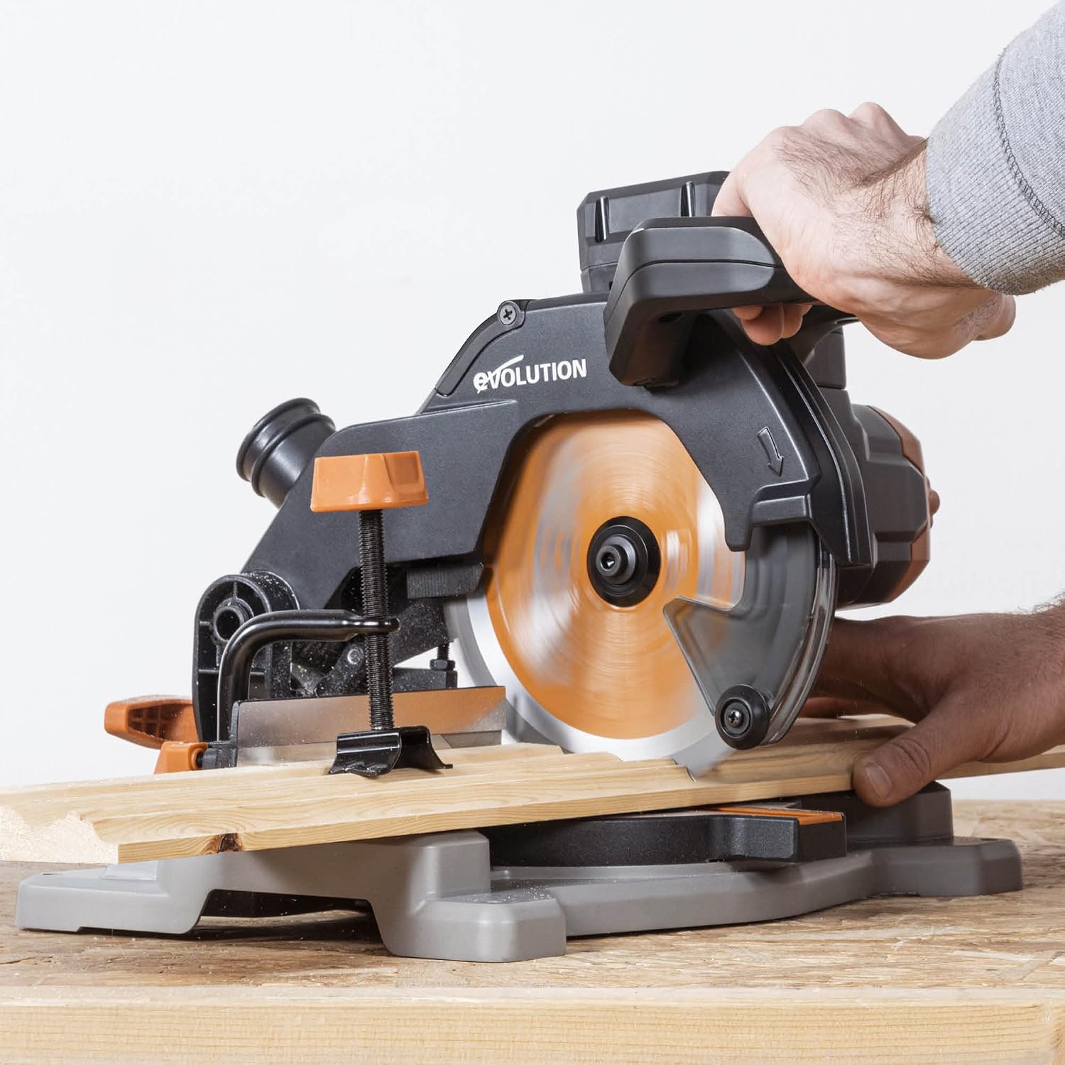 Detalle de Evolution Power Tools R185CMS-Li – akumulatorowa ukośnica 185 mm do wielu materiałów
