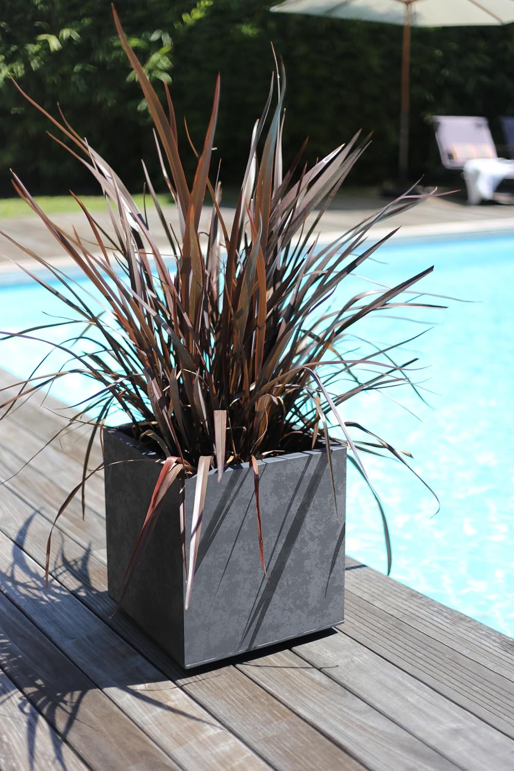 Detalle de EDA Basalt – kwadratowa donica 40 cm, 31 l, podwójne ścianki, antracytowa