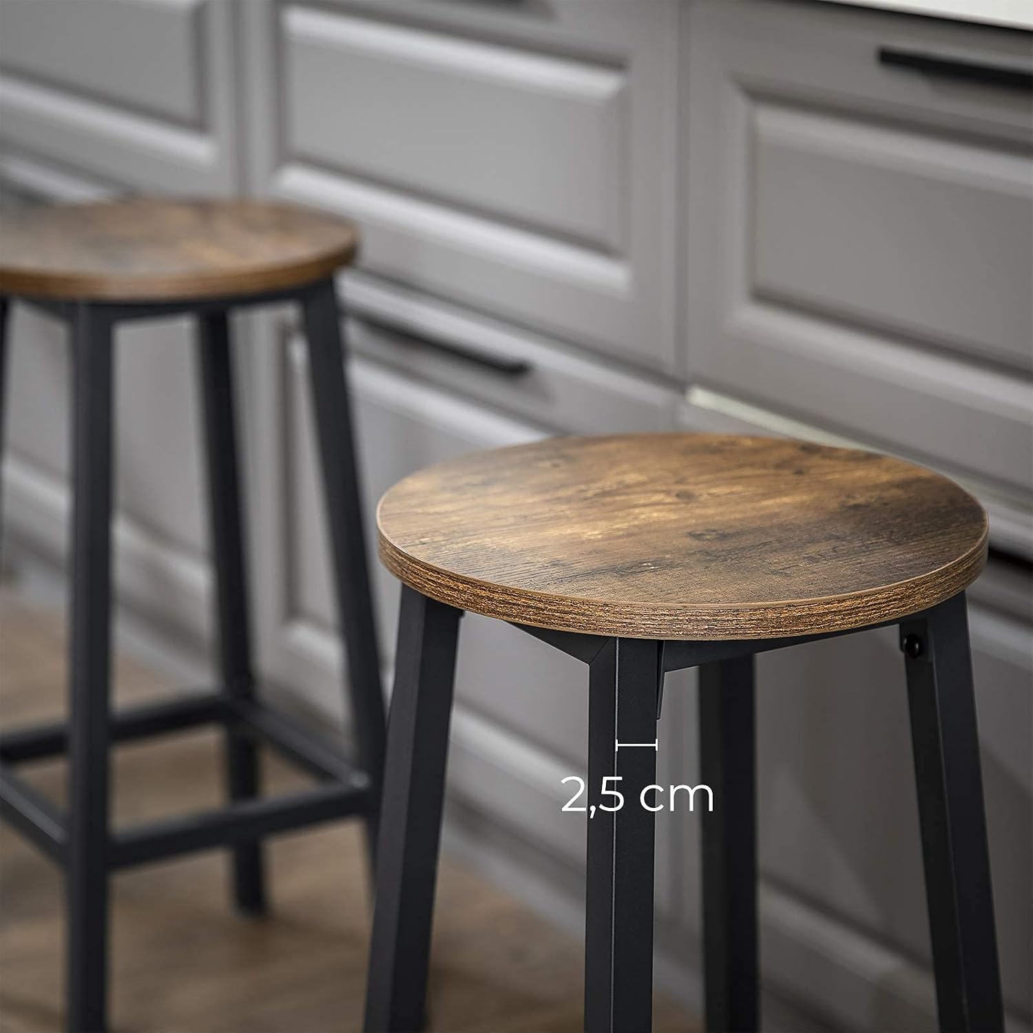 Detalle de VASAGLE LBC32X Bar Stool Set of 2, 65 cm Round Seats, Steel Frame