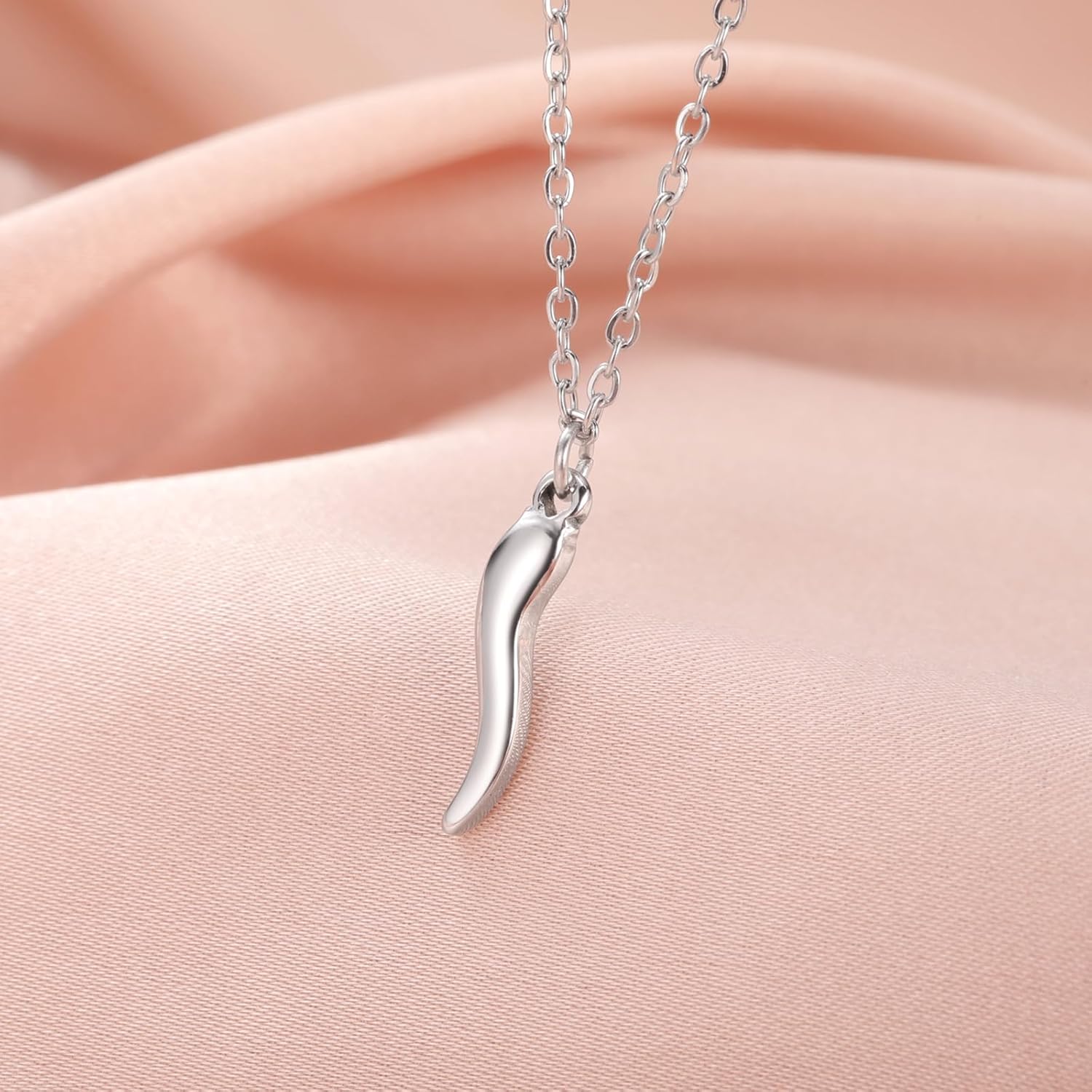 Detalle de UNIFT Böses Auge Horn Halskette – Edelstahl, blaues Evil Eye Amulett, 18,5×4,3 mm