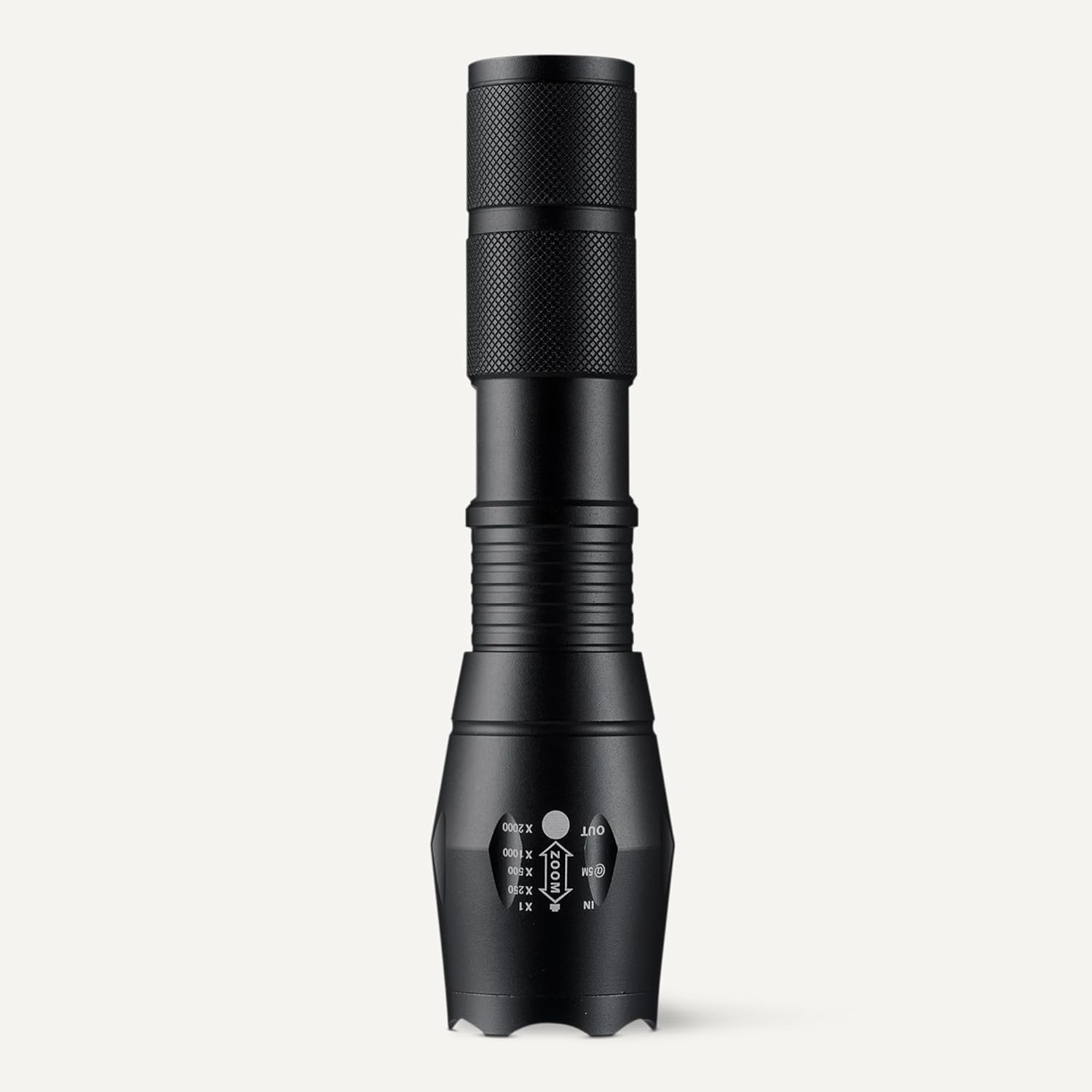 Detalle 1 de Amazon Basics Torcia LED Portatile con 5 Modalità di Illuminazione, 200 Lumen, Zoom e Corpo in Alluminio