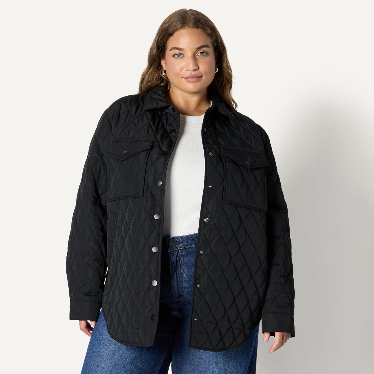 Detalle de Amazon Essentials Damen Lange Relaxed-Fit-Steppjacke mit Druckknöpfen