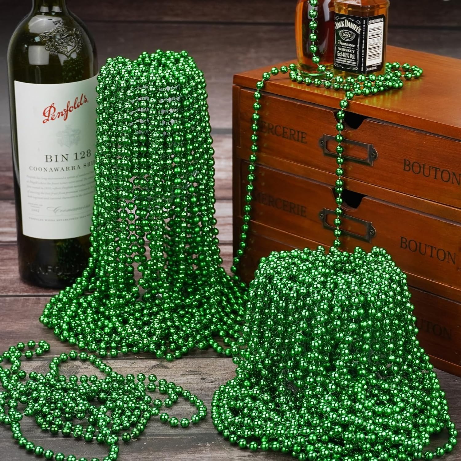Detalle de YAXINRUI 120-Pack St. Patrick’s Day Green Bead Necklaces (33 in) for Mardi Gras Parties & Favors