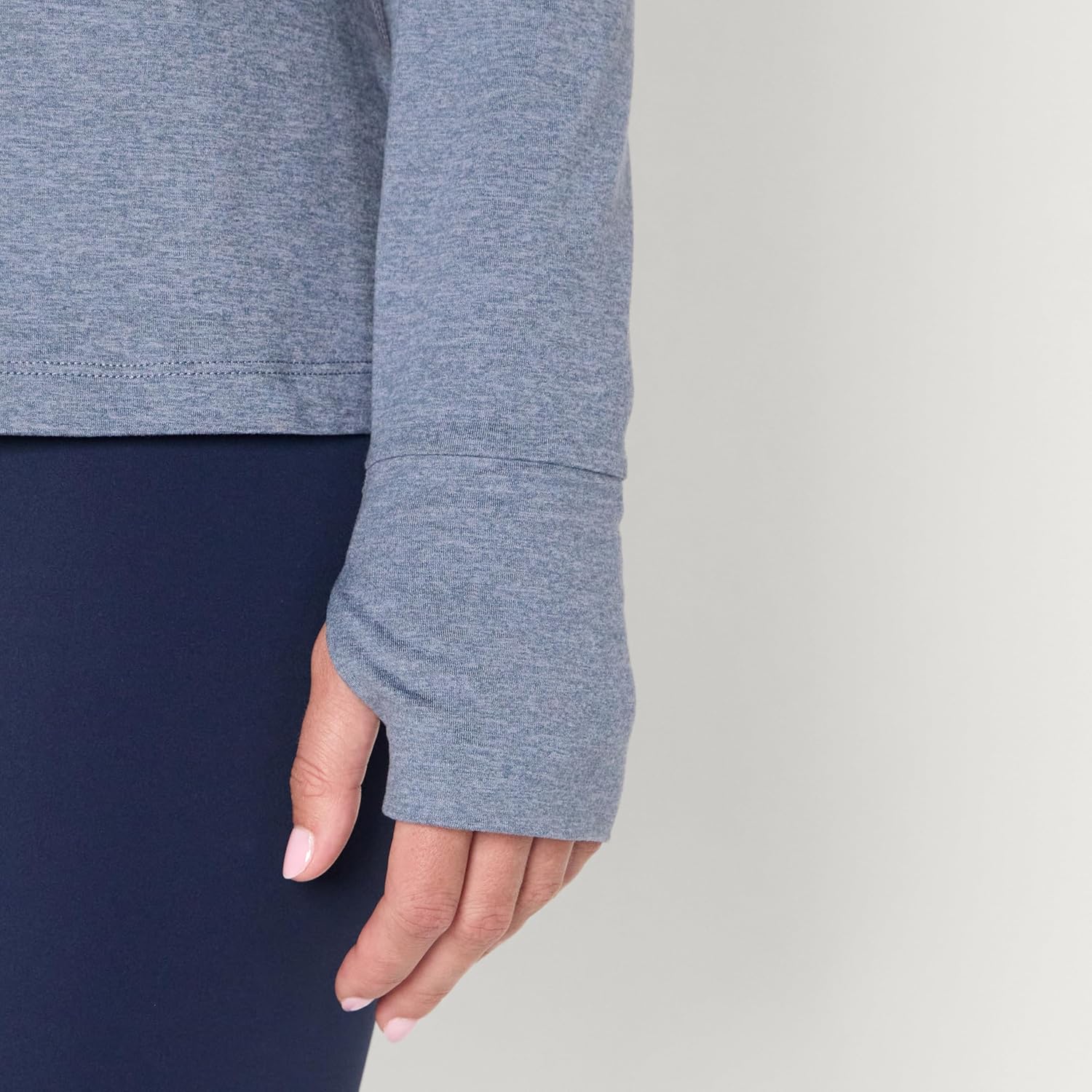 Thumbnail 3 de Amazon Essentials Women’s Soft Performance Lightweight Stretch Long-Sleeve Workout Top