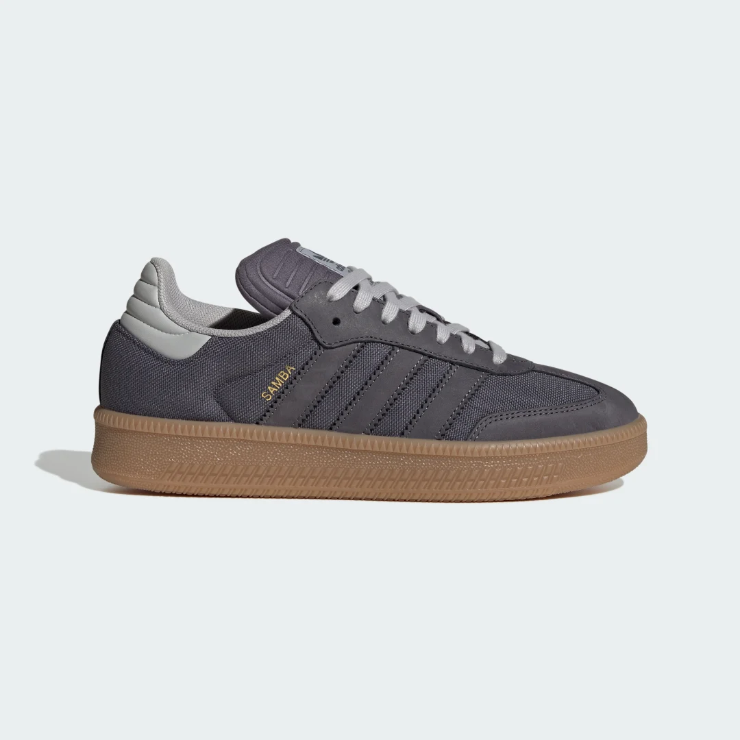 Detalle de ZAPATILLA SAMBA XLG de Adidas: estilo clásico con enfoque práctico