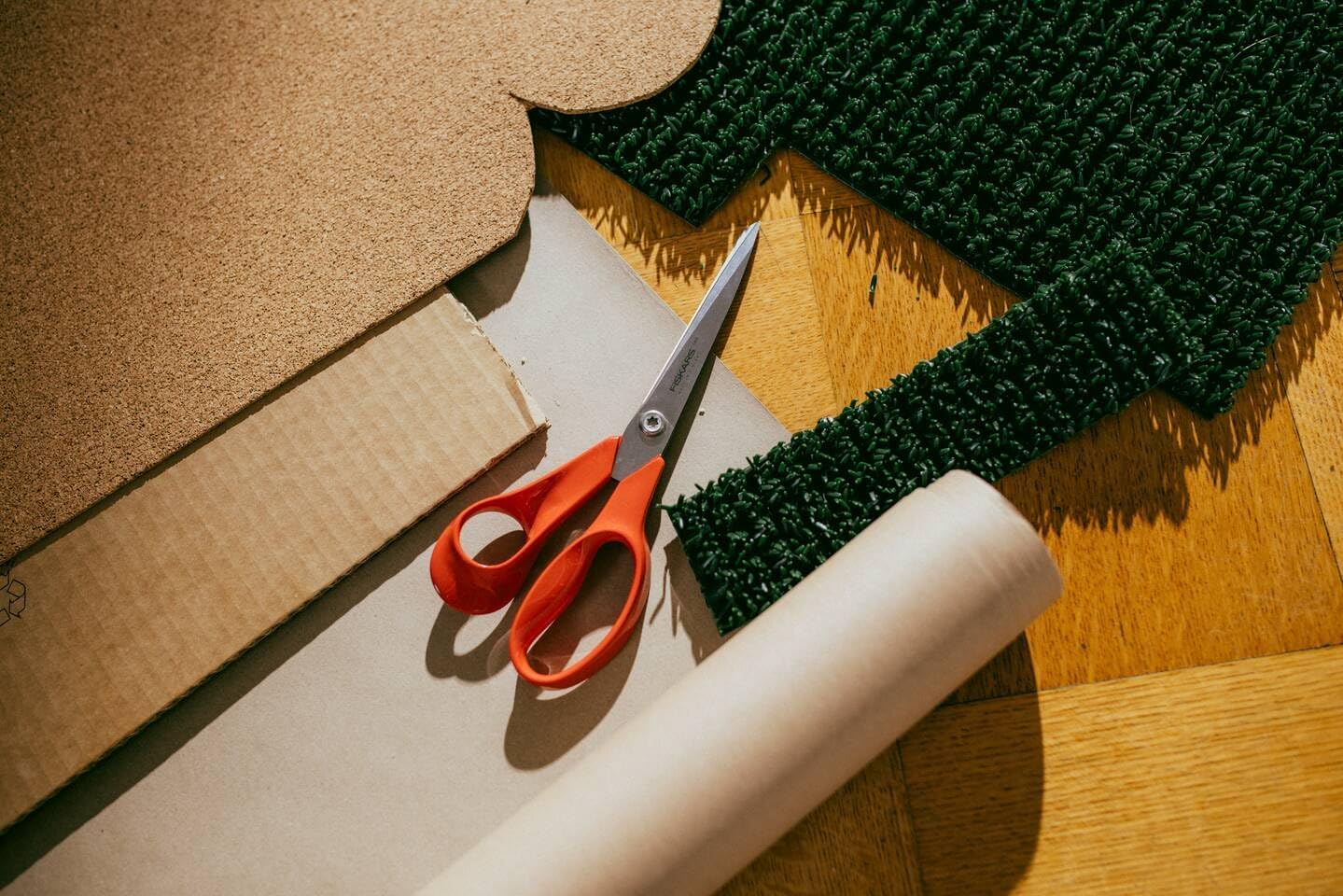 Detalle 2 de Fiskars 1075037 klassieke universele knutselschaar voor linkshandigen, 21 cm