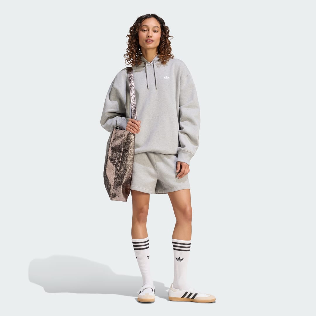 Detalle de SUDADERA CON CAPUCHA DE FELPA Y CORTE HOLGADO ESSENTIALS de Adidas – comodidad casual en gris