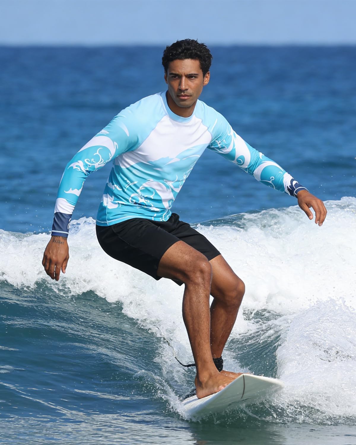 Detalle 2 de VAYAGER Herren Rashguard Langarm UPF 50+ – Schnelltrocknendes Schwimmshirt