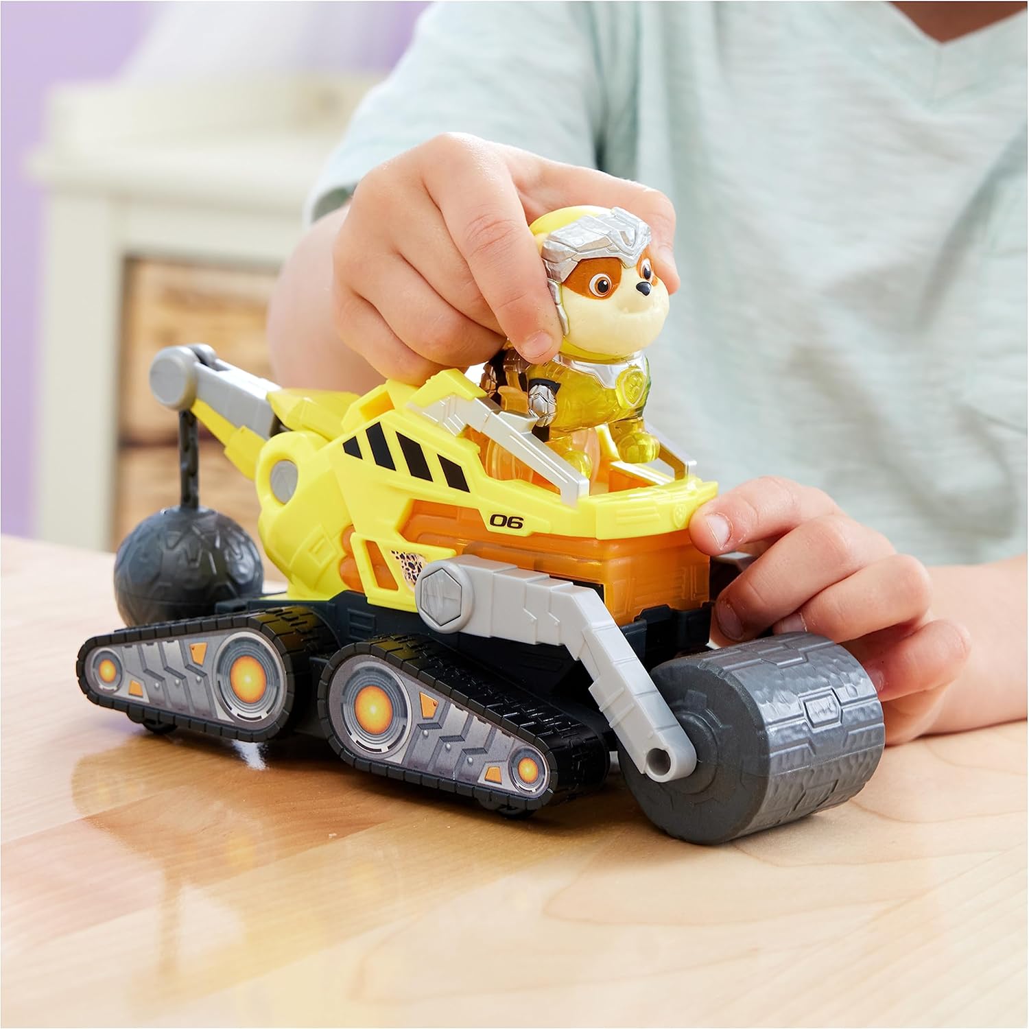 Detalle 2 de Paw Patrol Mighty Movie truck toy 3+