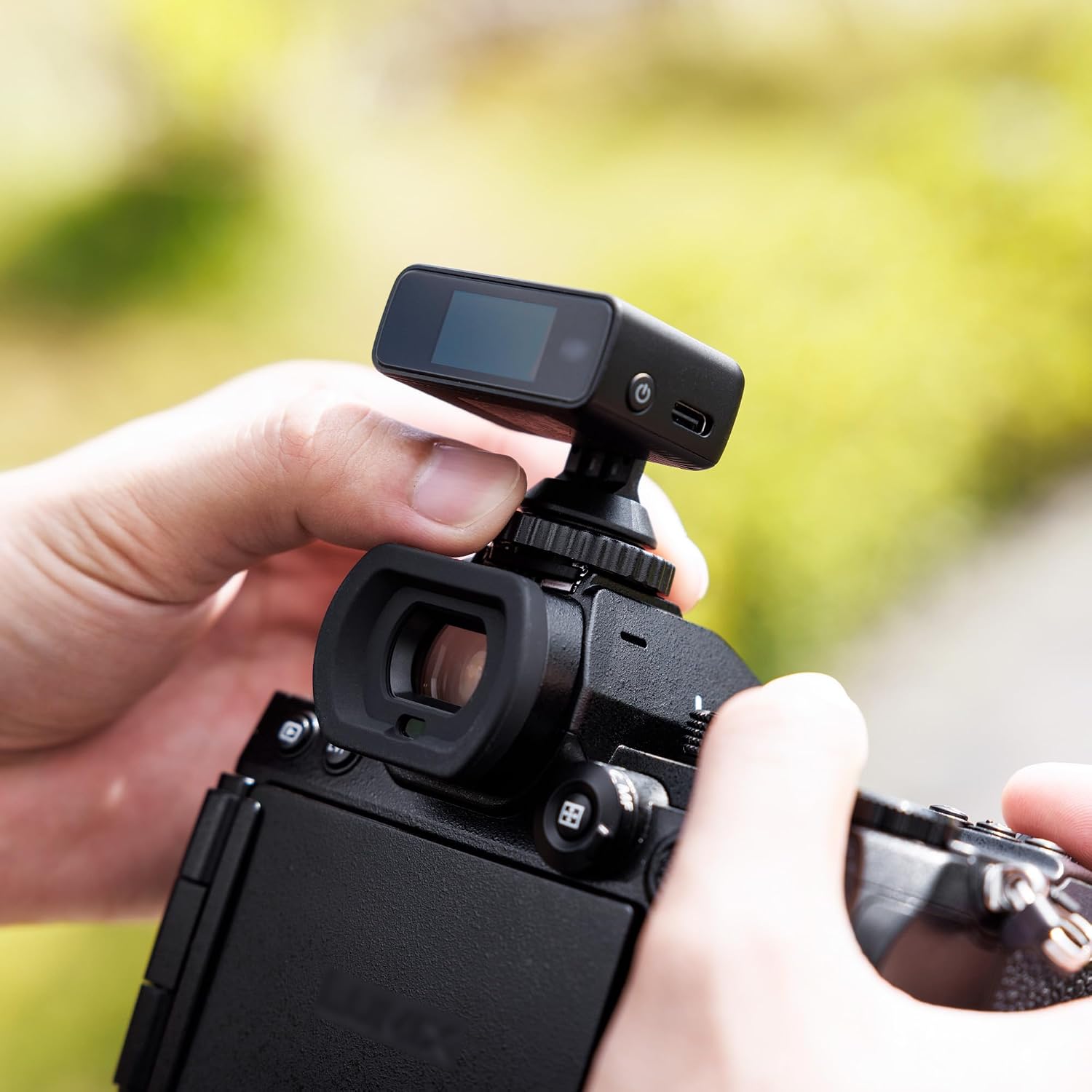 Detalle de JJC Kaltschuh-Schraubadapter für DJI Mic – Profi-Kameraadapter mit 1/4-20 Stativgewinde