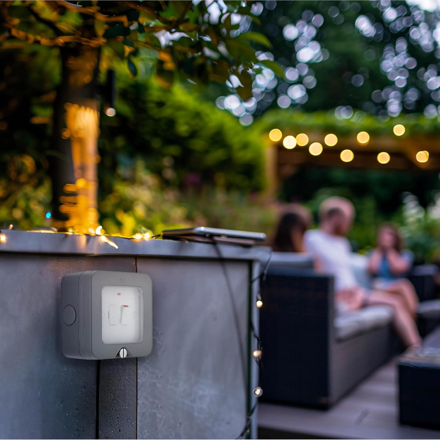 Detalle de BG Electrical Outdoor Switched Fused Connection Unit with LED Power Indicator (WP53) – 13A, IP66 Weatherproof