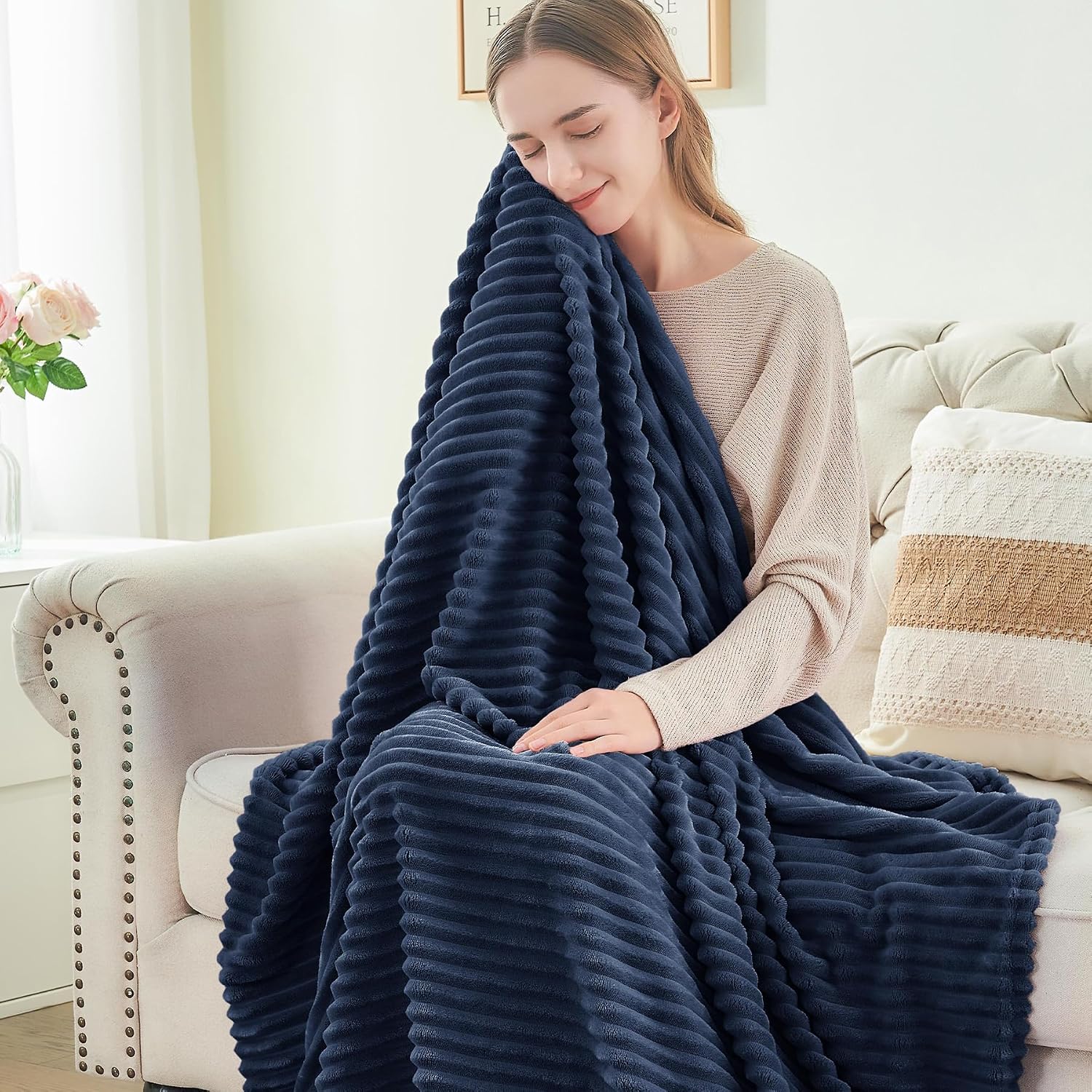 Detalle 2 de BEDELITE 50x60 Navy Blue Fleece Throw Blanket 🛋