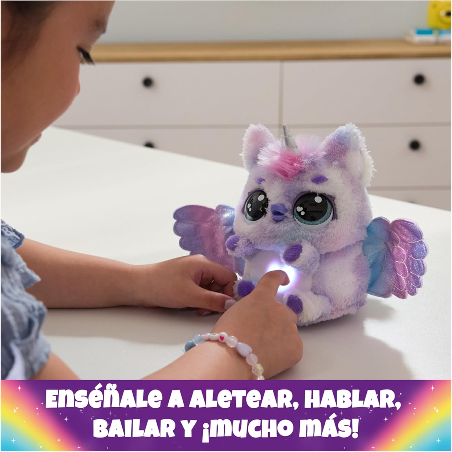 Detalle 2 de HATCHIMALS Alive Pufflecorn Peluche Interactivo con Luz y Sonidos 🦄