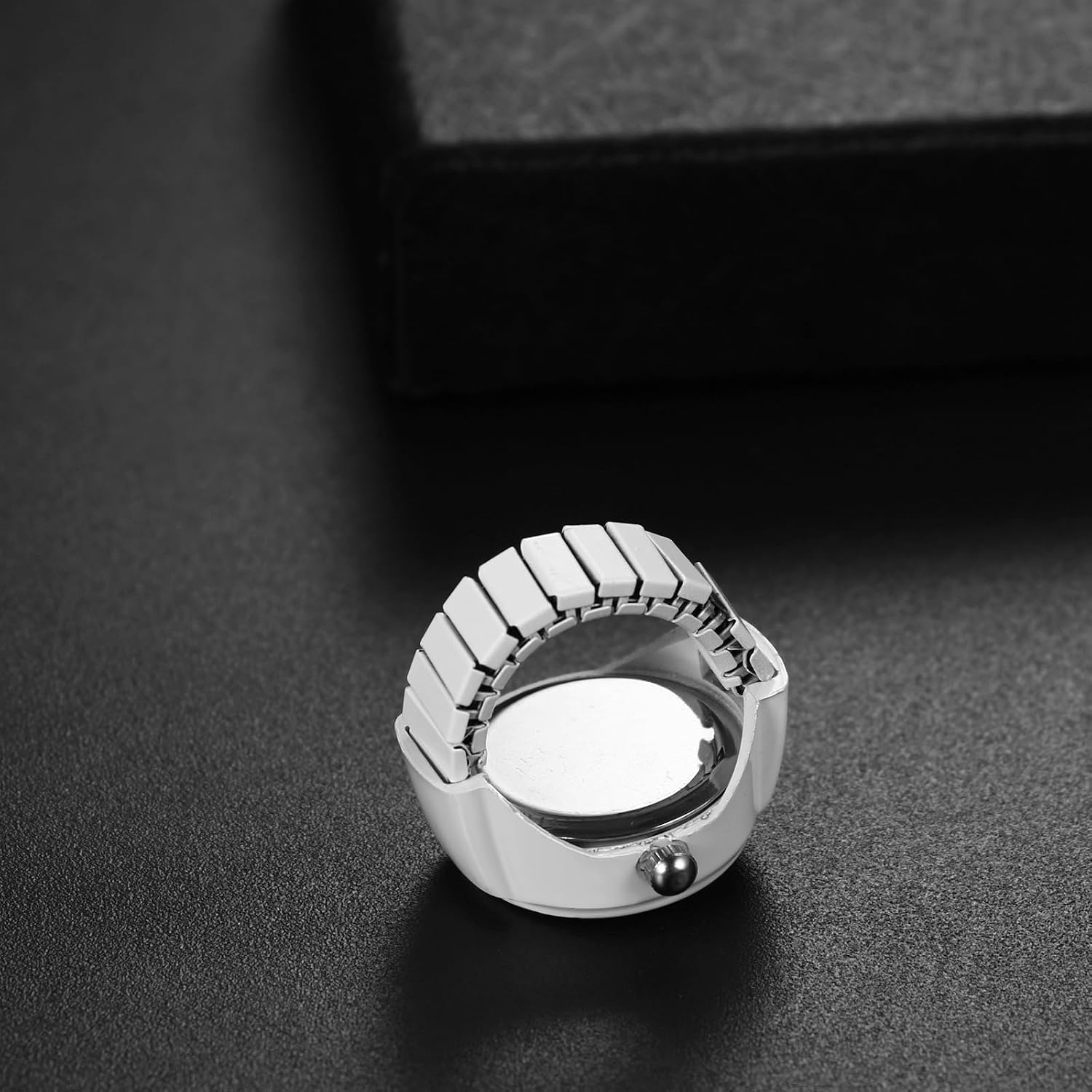 Detalle de Avaner Ringuhr aus Edelstahl für Damen & Herren – moderne Fingeruhr mit elastischem Band und arabischen Ziffern