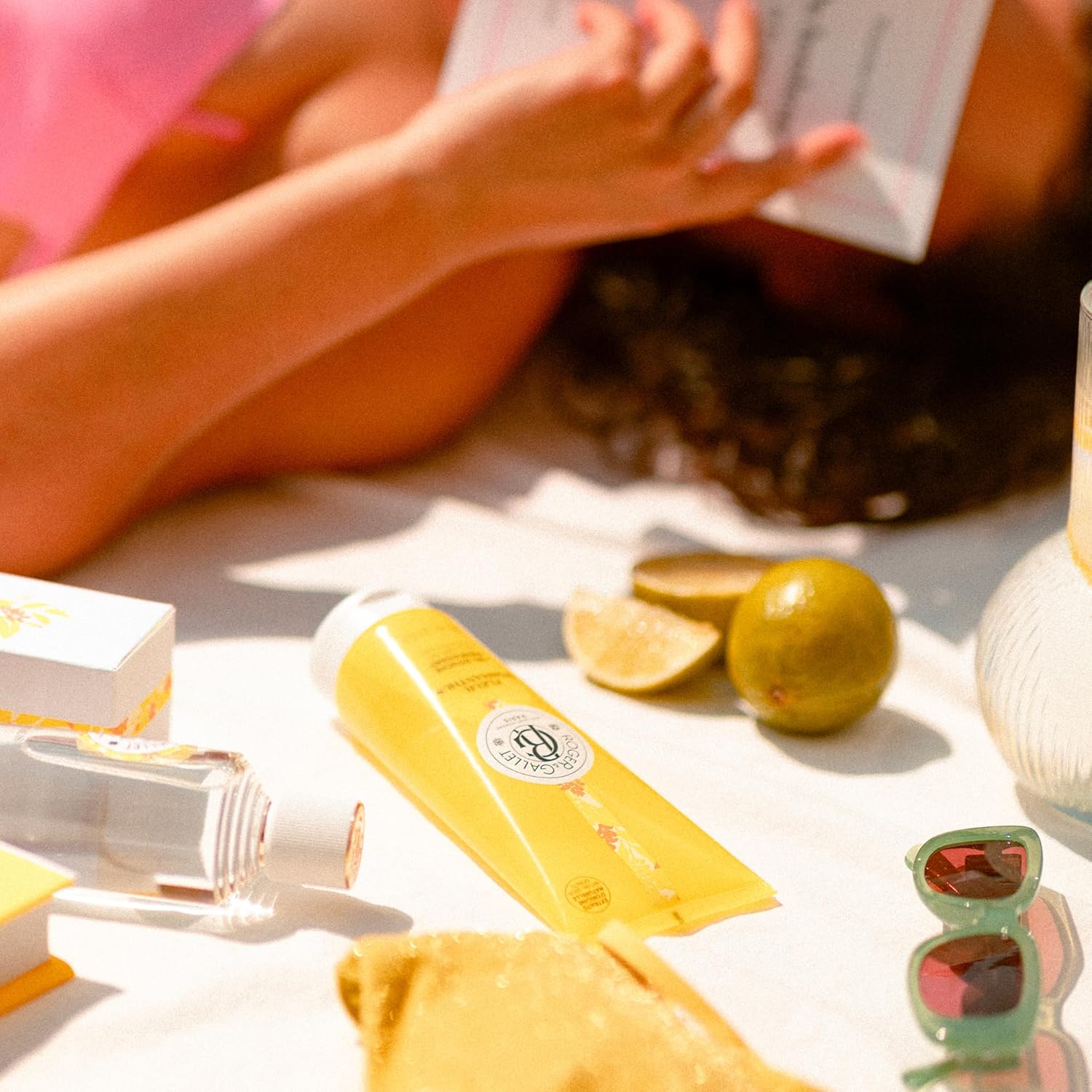 Detalle 2 de Roger&Gallet Fleur d’Osmanthus gel doccia energizzante all’osmanto e mandarino 200 ml