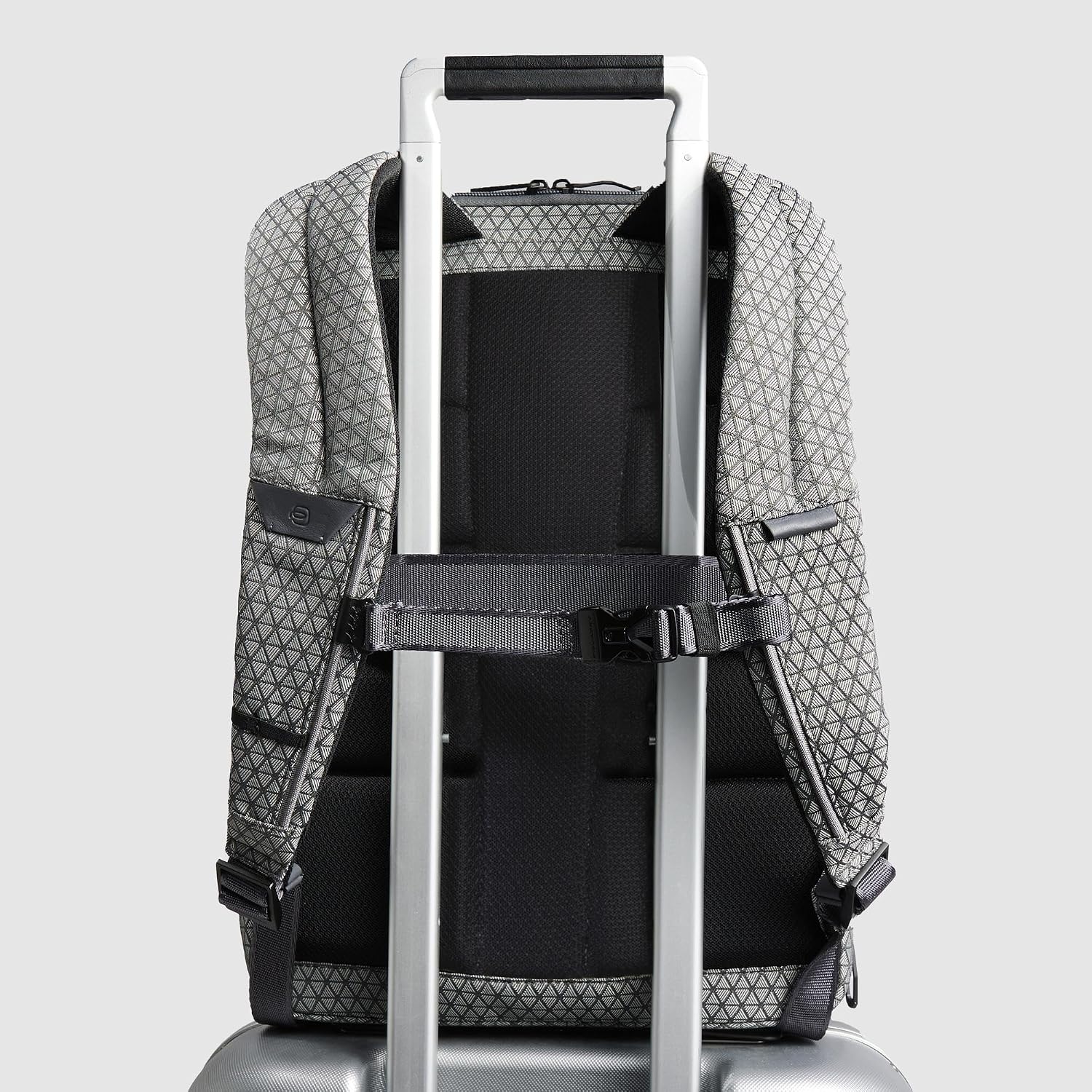 Detalle de PIQUADRO Zaino da Viaggio Modulare 2 in 1: Porta PC 15,6" in Pelle e Tessuto, Grigio
