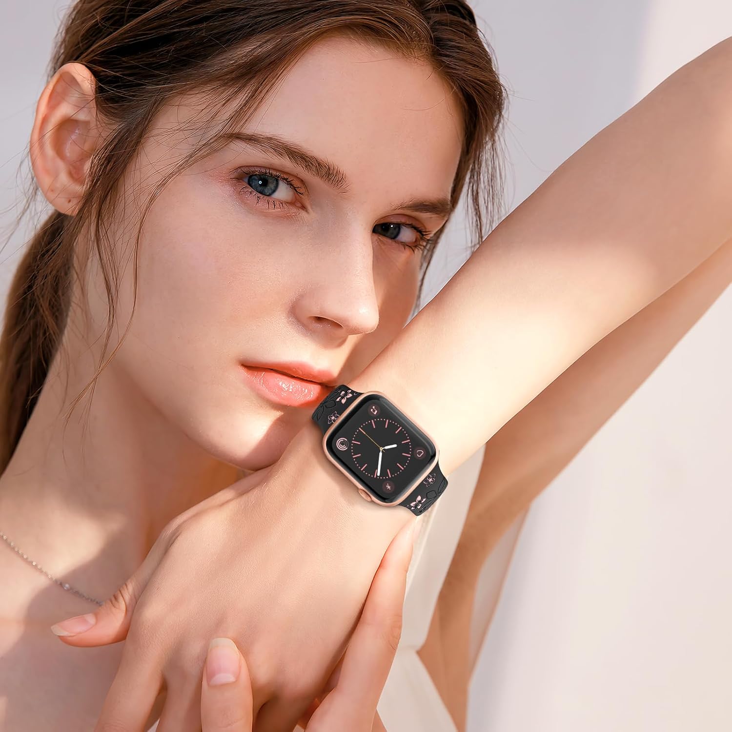 Thumbnail 6 de Floral Engraved Silicone Strap for Apple Watch (38–49mm): Two-Tone Floral Band for Women