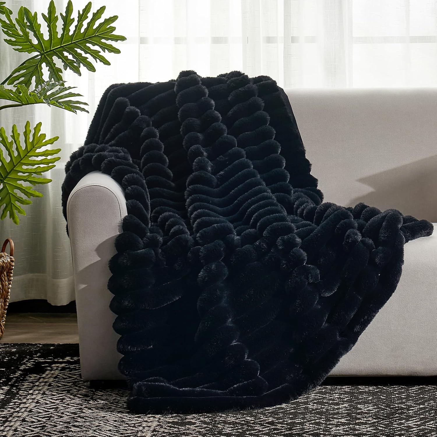 Detalle 2 de Cozy Bliss Faux Fur Throw Blanket 50 x 60 Inches 🛋