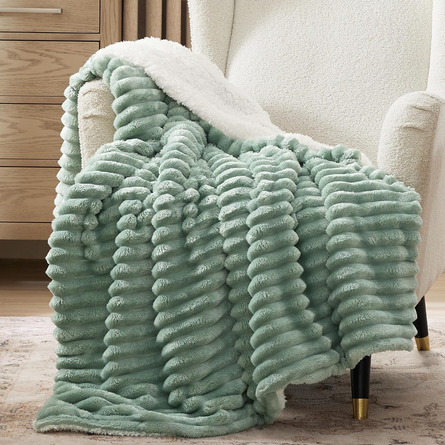 Detalle de Bedsure Soft Sherpa Blanket, Sage Green, Twin 60" x 80
