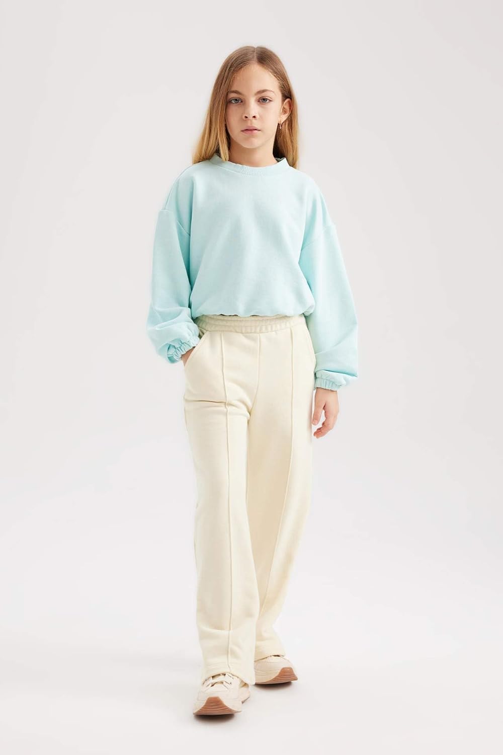 Detalle de DeFacto Mädchen B7788a8 Sweatshirt – warmer Fleece-Pullover für kalte Tage