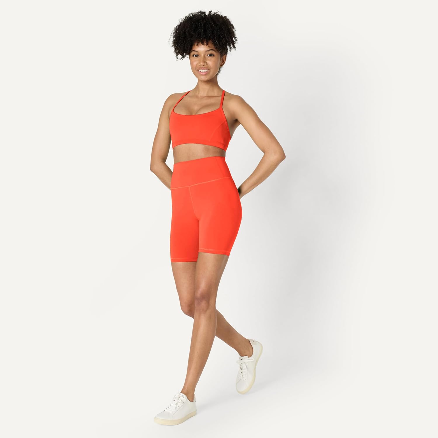 Detalle 2 de Amazon Essentials Damen FormFlex-Radlerhose mit Hoher Taille und Taschen, 17,8 cm Innennaht