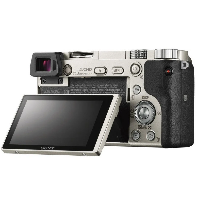 Detalle de Sony Alpha A6000 24 MP Plata + 16-50 mm: enfoque híbrido rápido para fotos y vídeos responsive