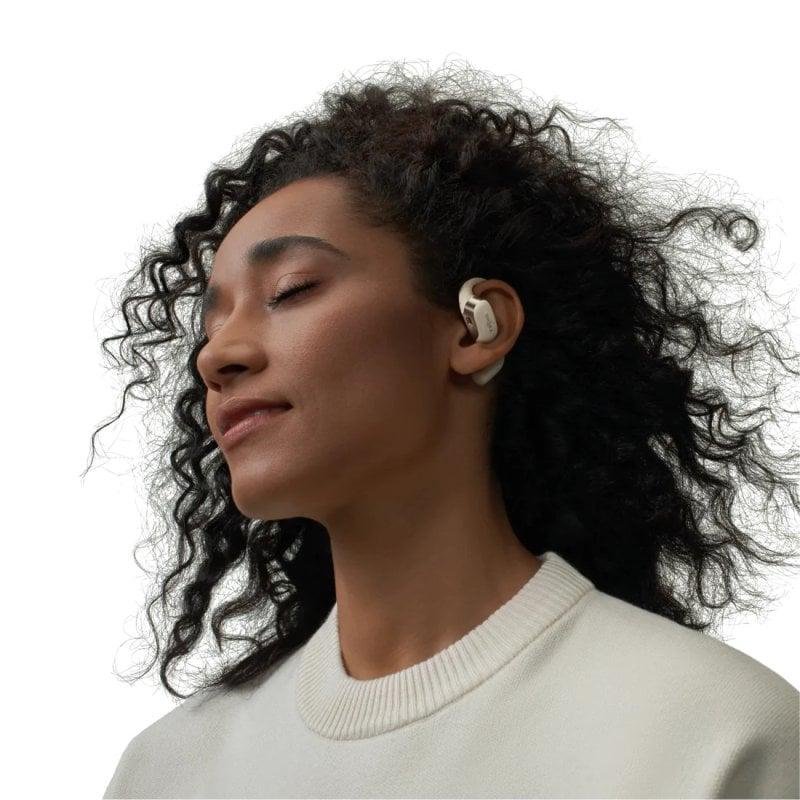 Detalle de Shokz Openfit auriculares inalámbricos Open Ear IP54 con micrófono (beige)