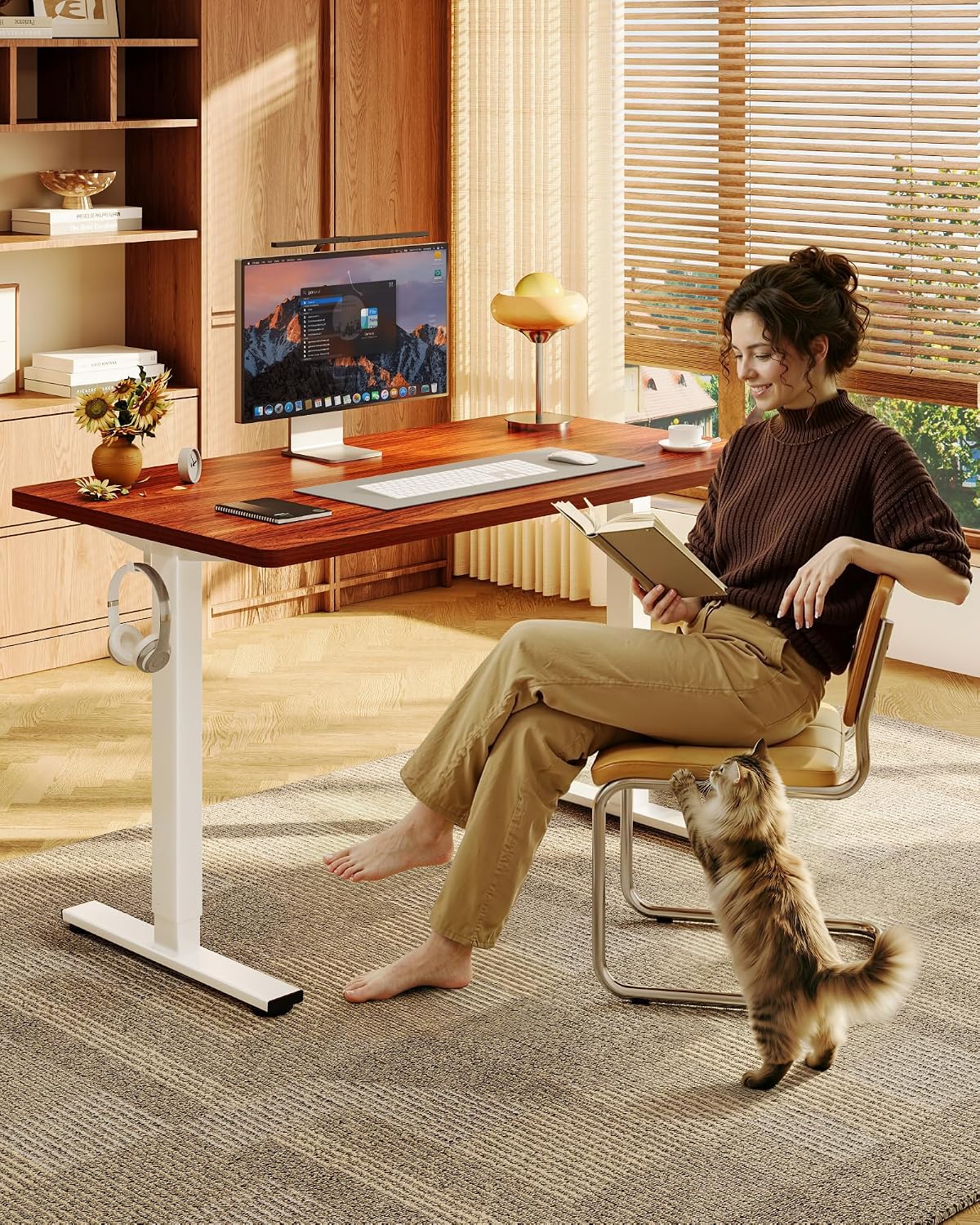 Detalle 2 de FLEXISPOT EN1 Electric Standing Desk, 40" x 24" Mahogany, 4 Presets