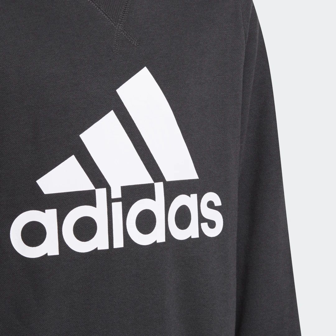 Detalle de Sudadera Essentials Adidas (negro) — comodidad para el día a día