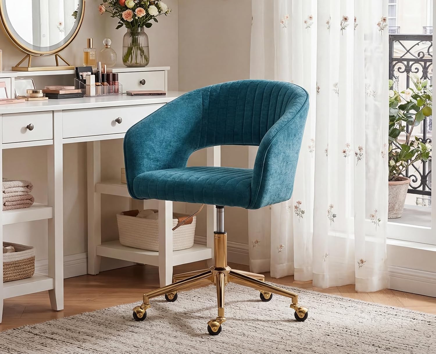 Detalle de chairus 001 bureaustoel in blauwgroene chenille met open rug en draaifunctie