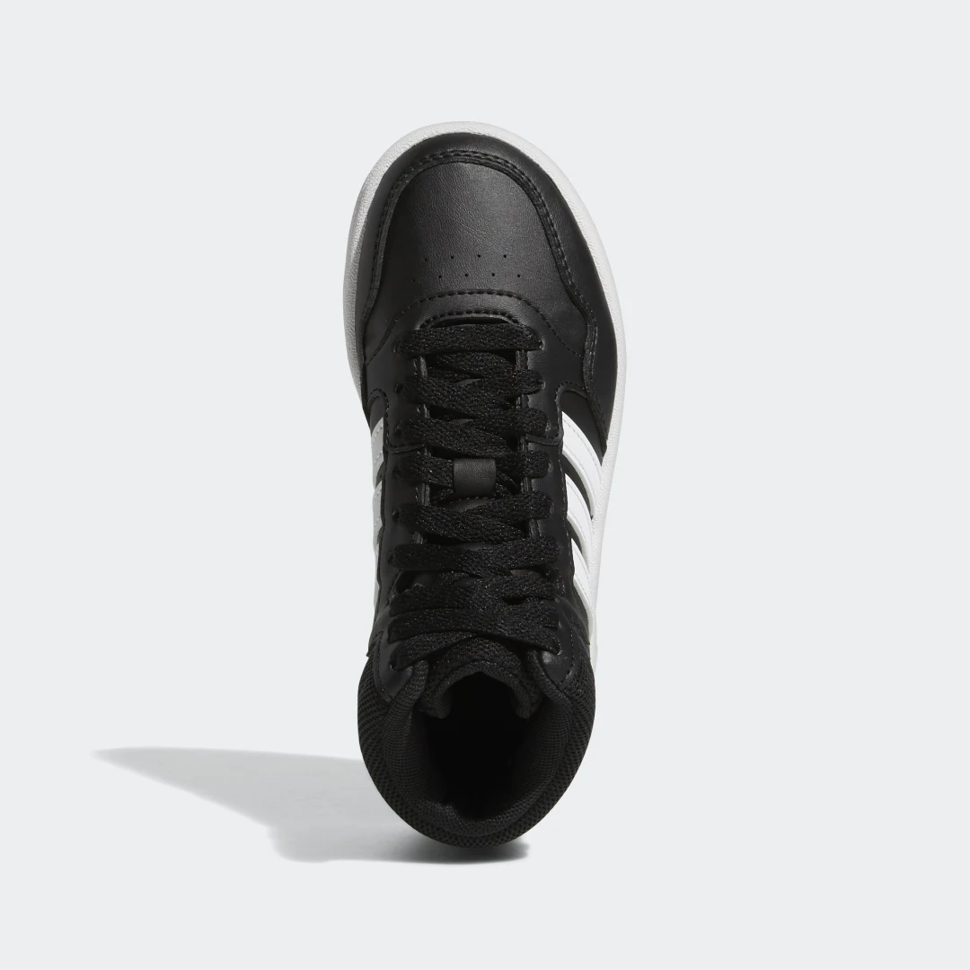 Detalle 2 de Adidas Hoops Mid en negro — estilo urbano y rendimiento básico