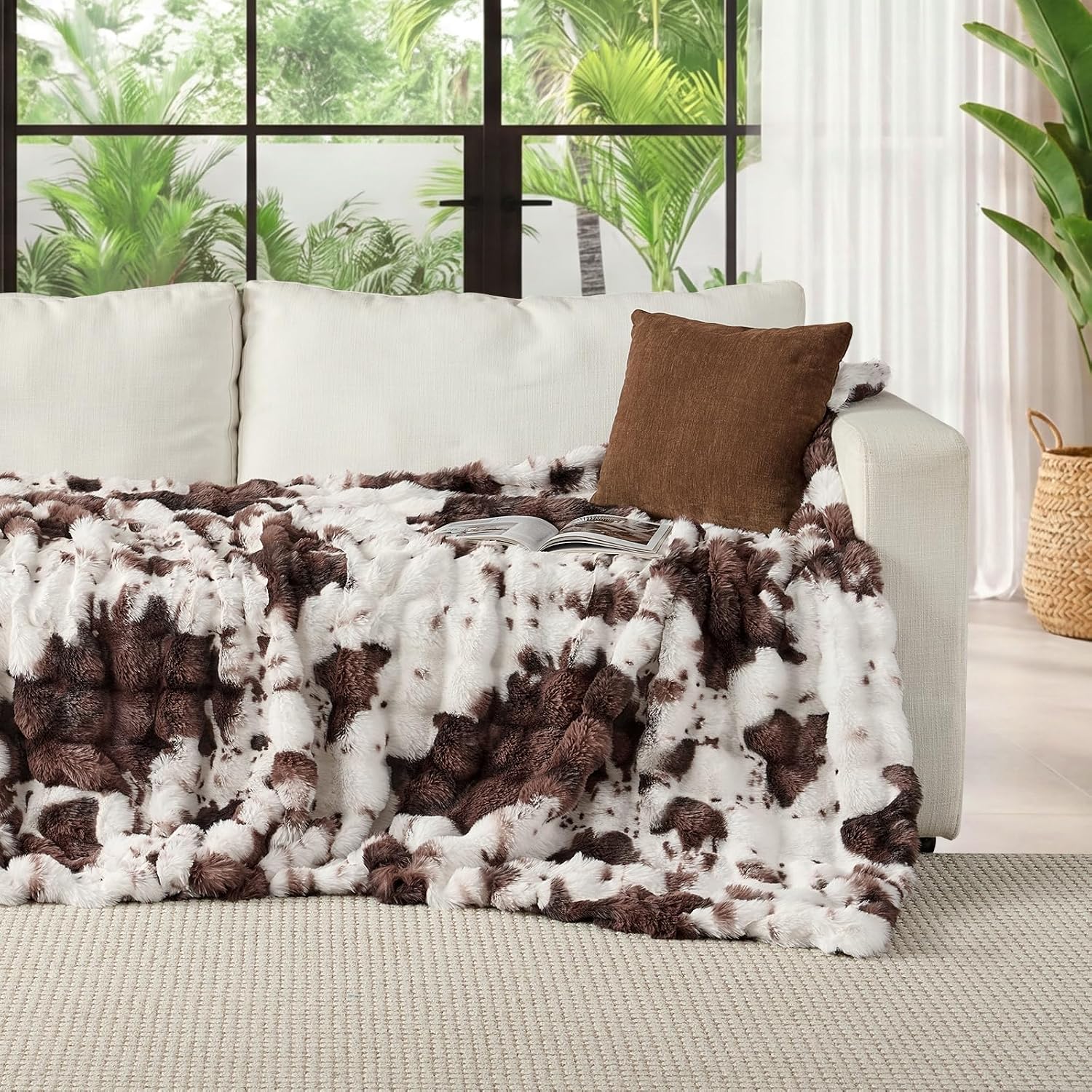Detalle de Lotus Karen Faux Fur Throw Blanket 108x90 Inches